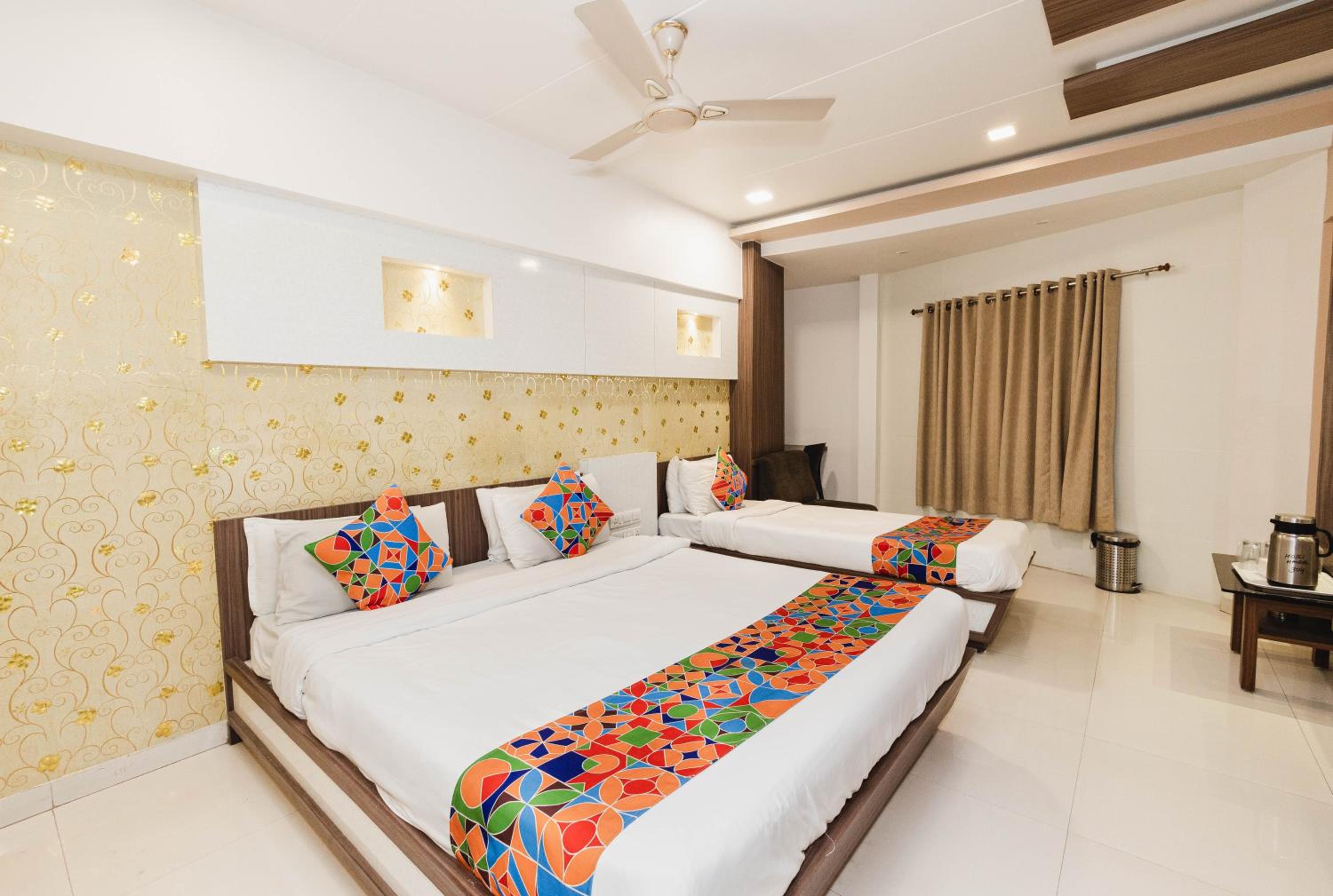 Deluxe Room - Photo 10