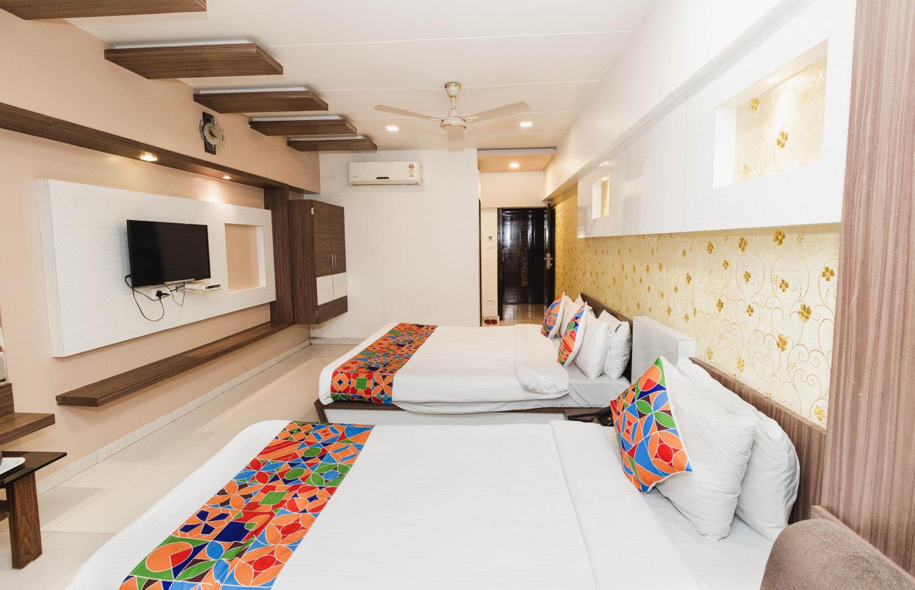 Deluxe Room - Photo 11
