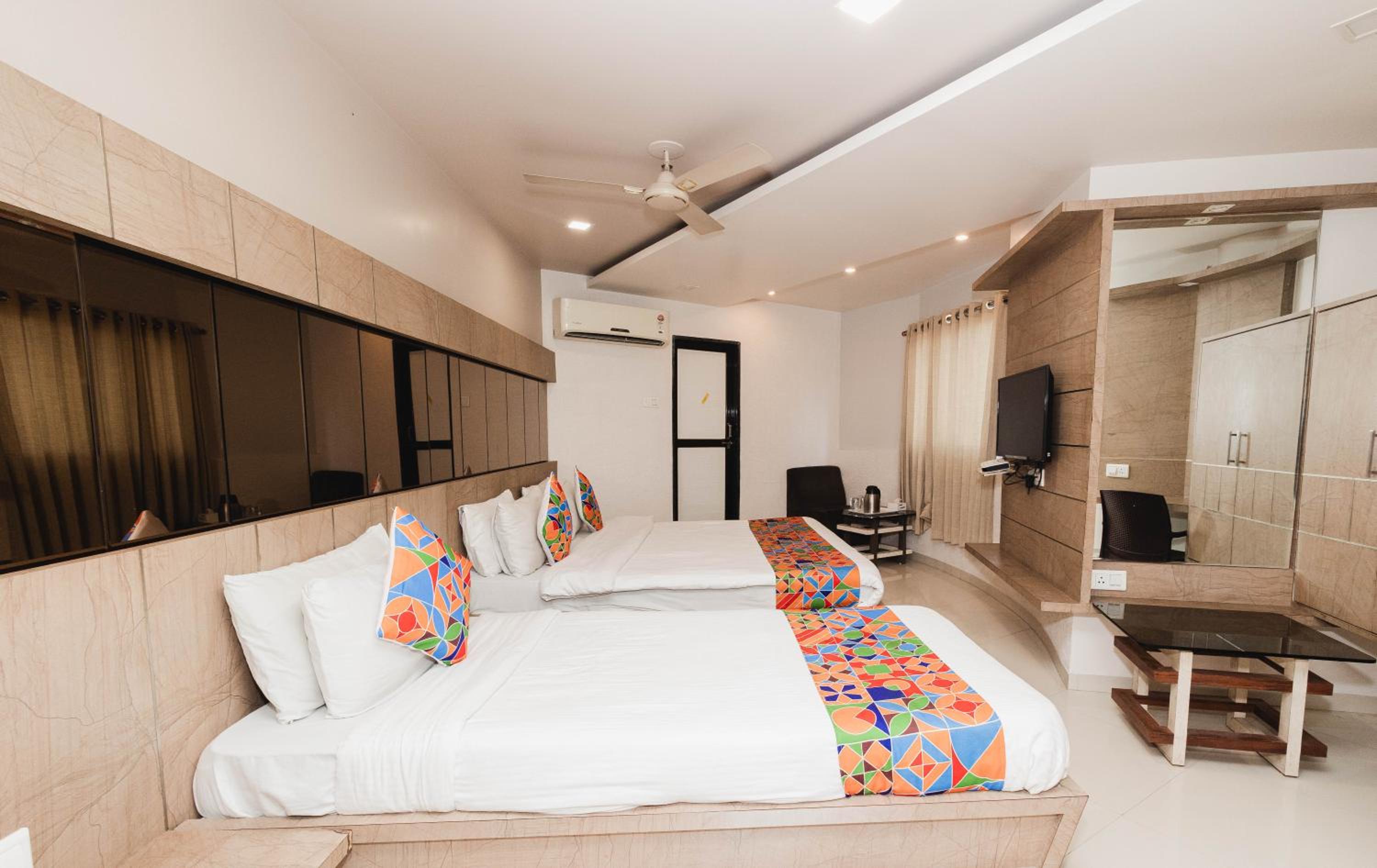 Deluxe Room - Photo 5