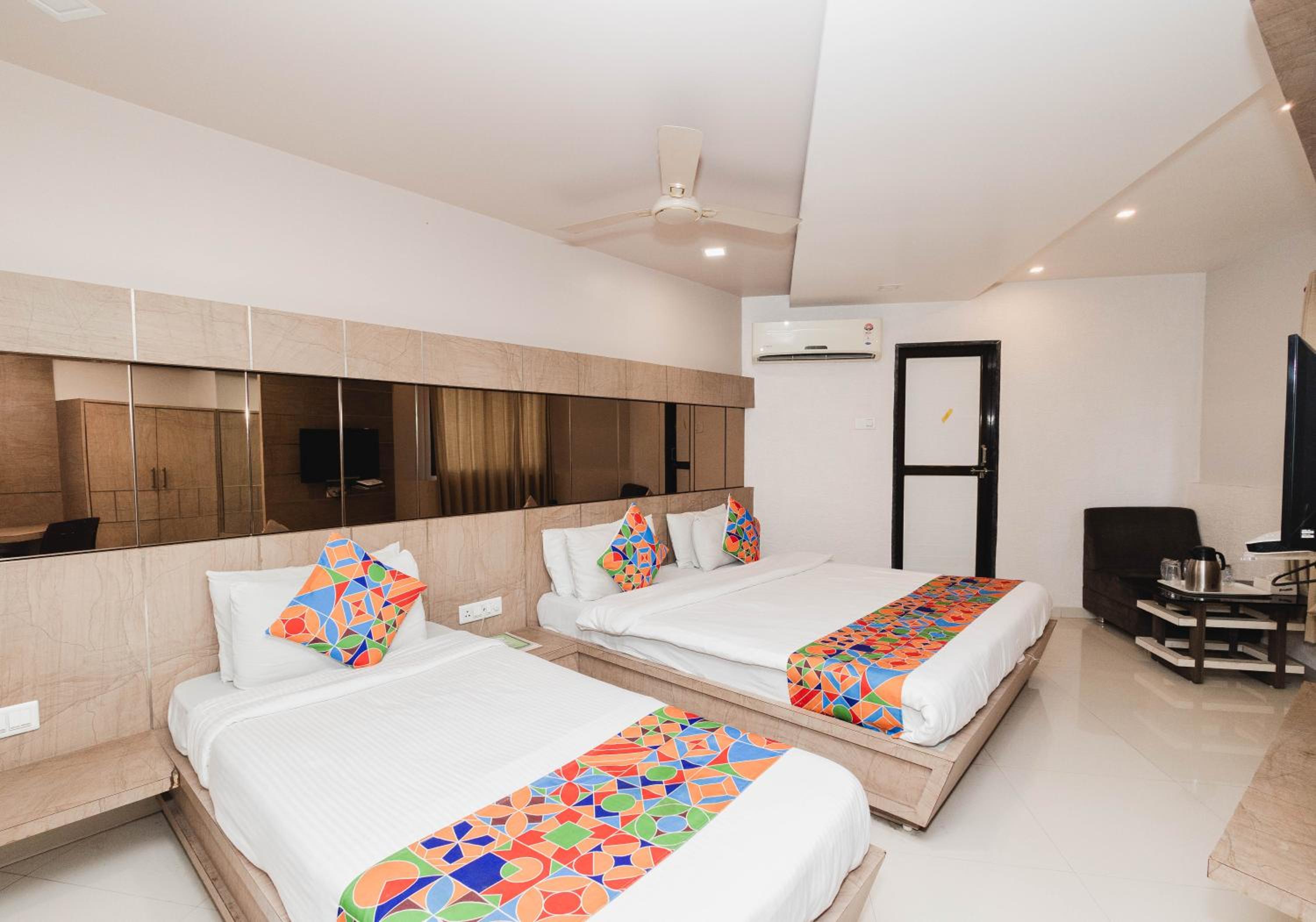 Deluxe Room - Photo 6