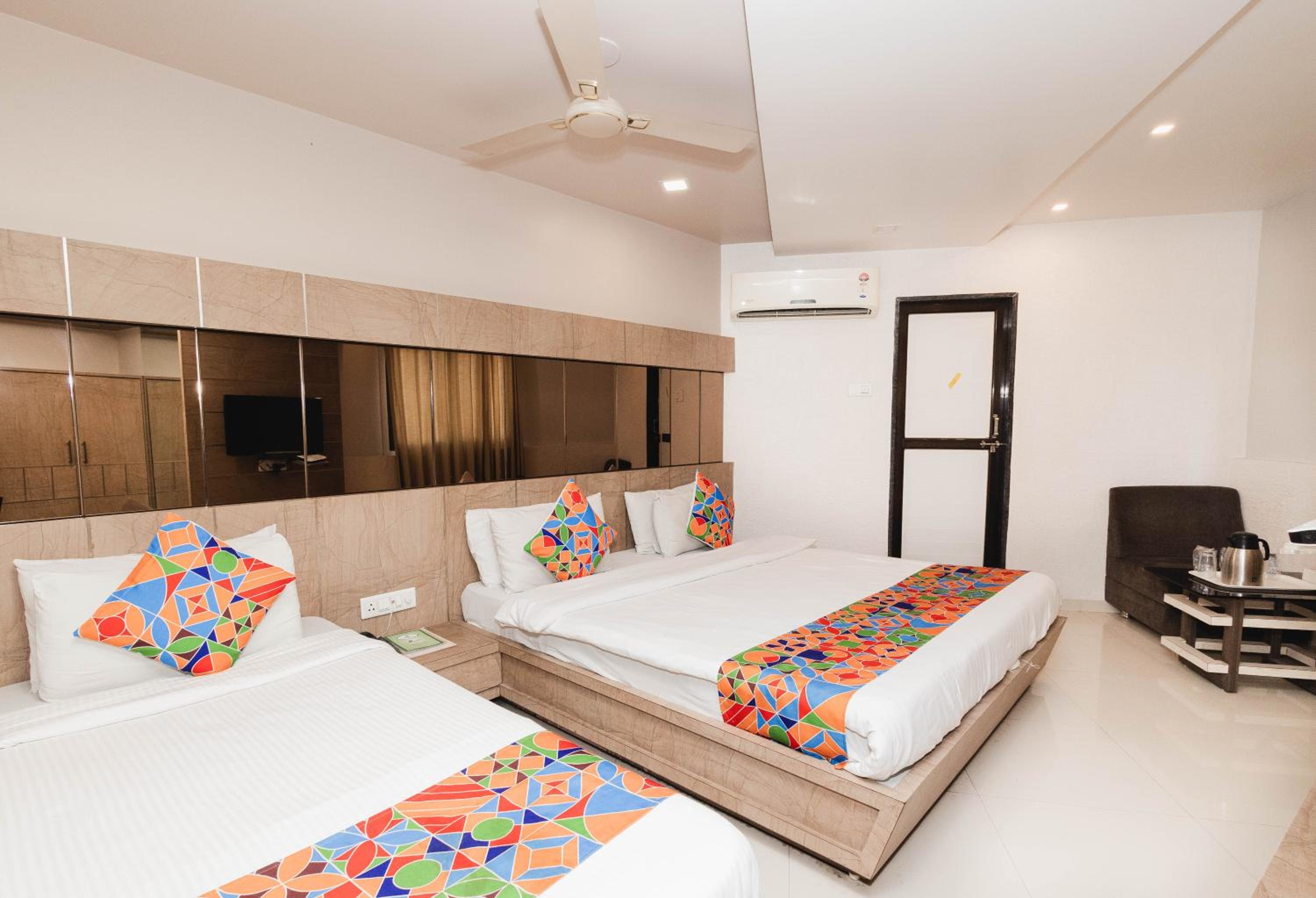 Deluxe Room - Photo 7