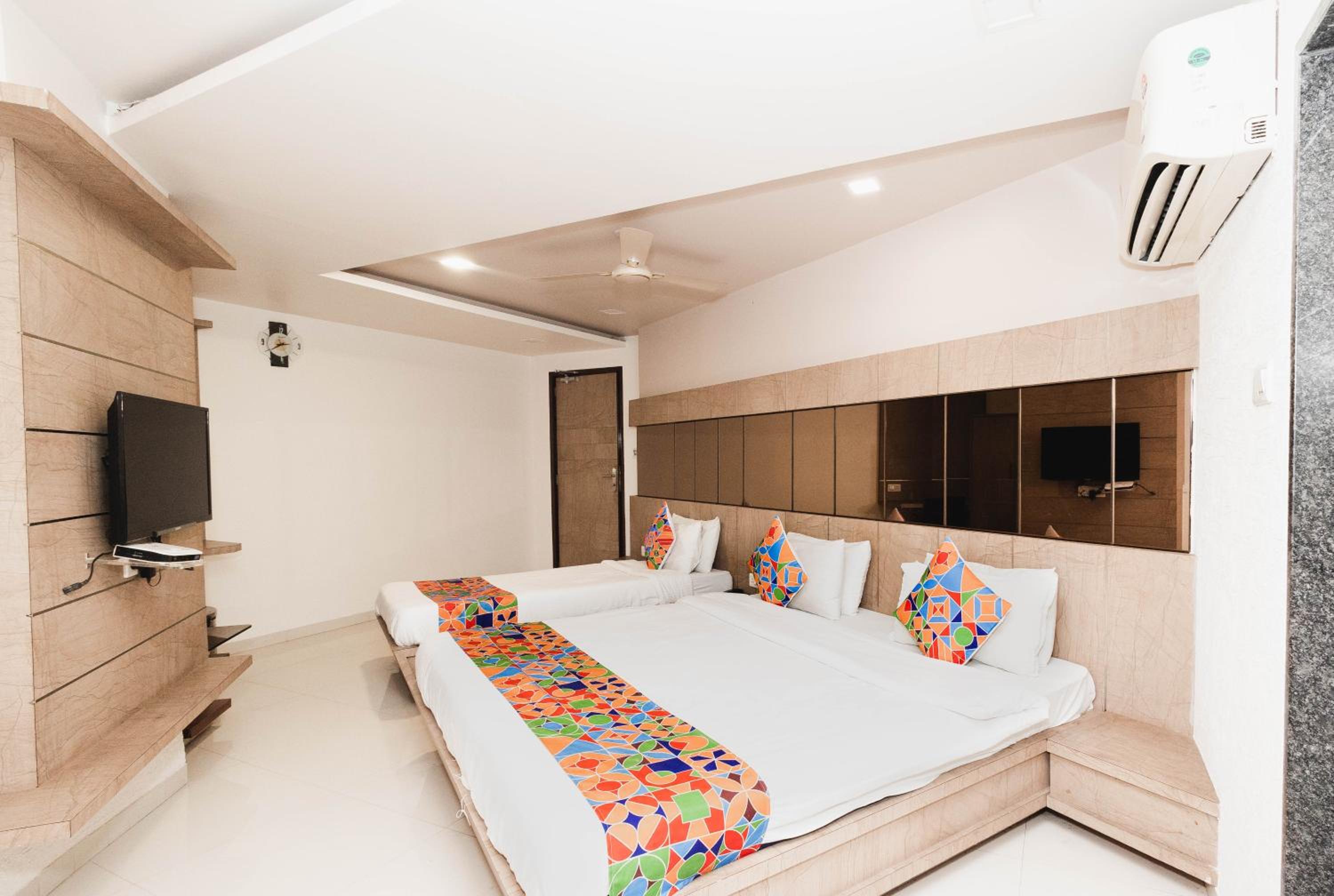 Deluxe Room - Photo 8