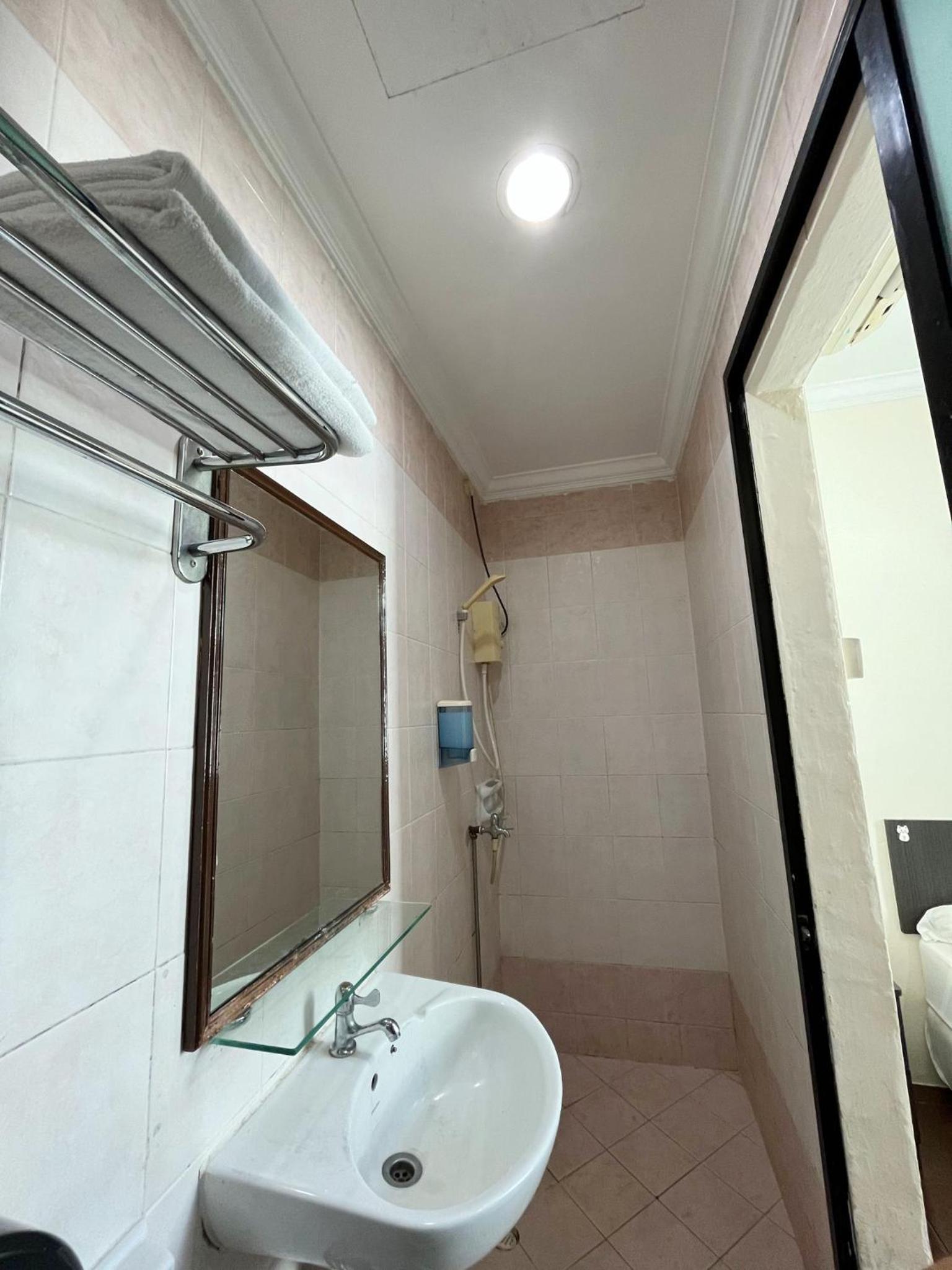 Standard Double Room With Window photo 3