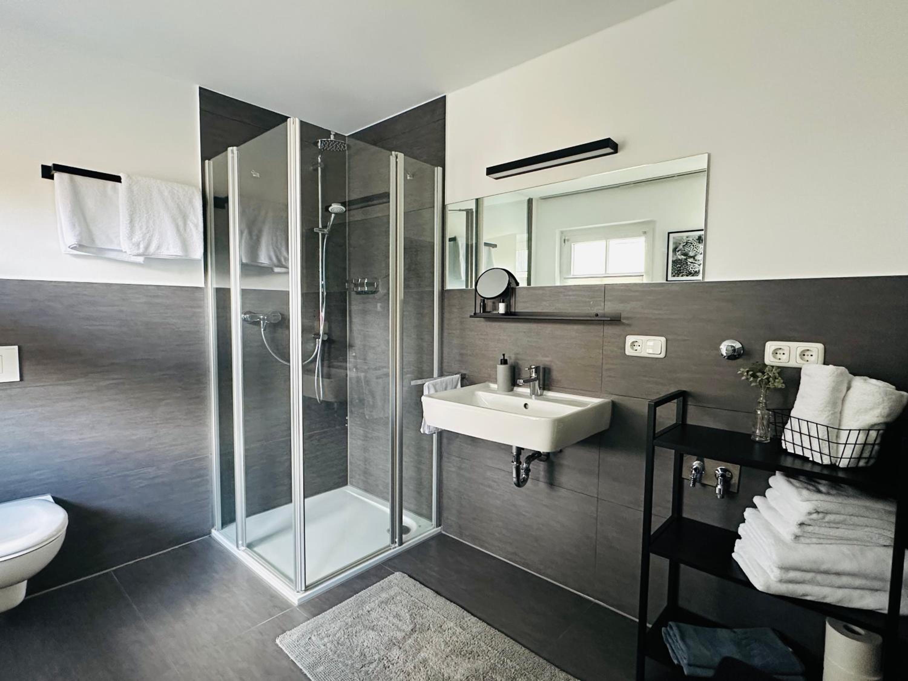 One-Bedroom Apartment - Photo 3