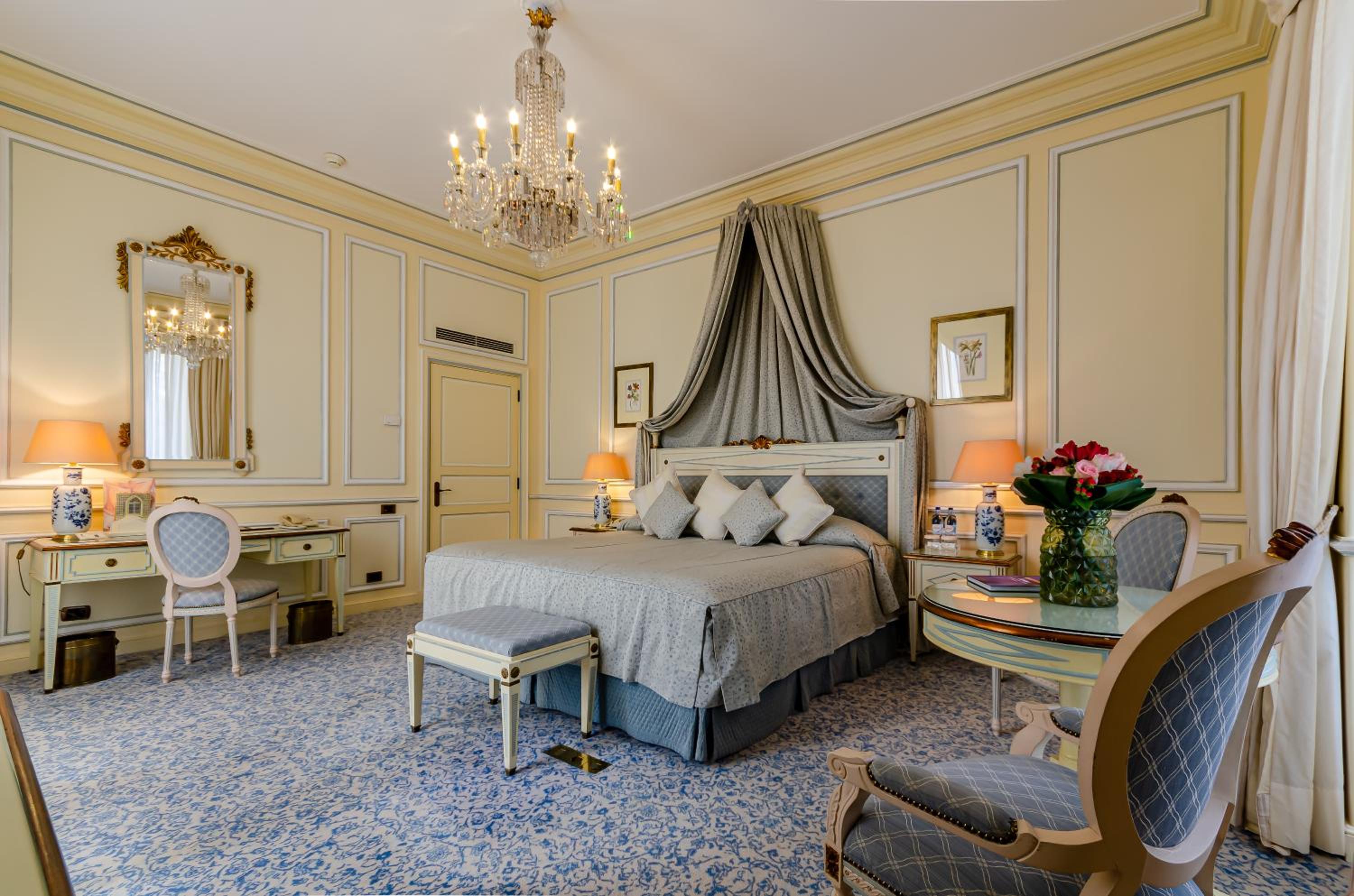 Palace Deluxe Room - Photo 7
