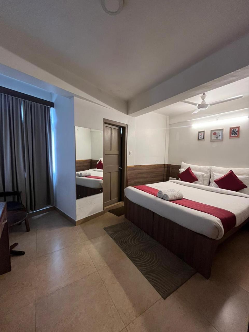 Deluxe King Room photo 2