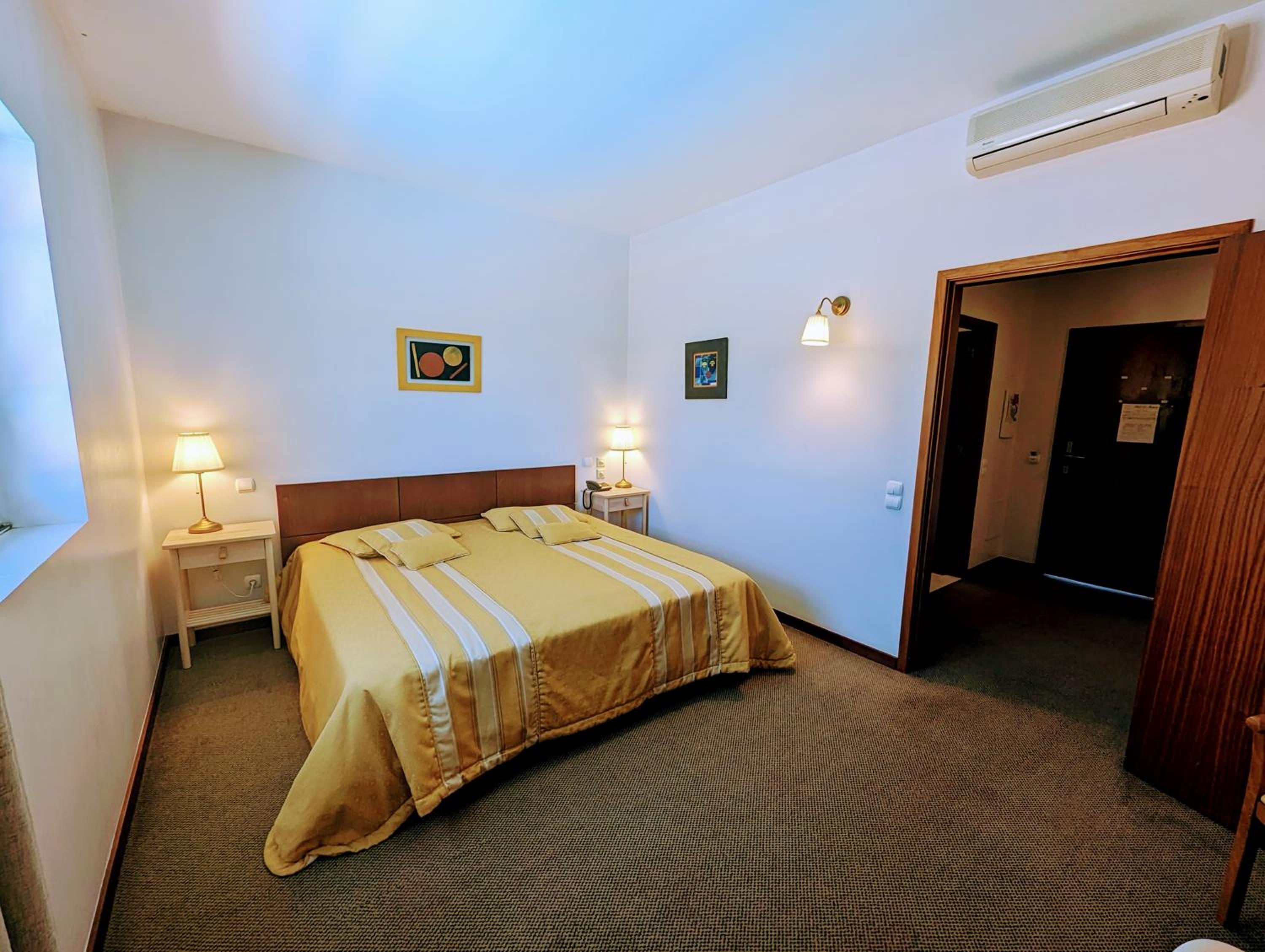 Family Suite (2 Adults + 2 Children) - Photo 1