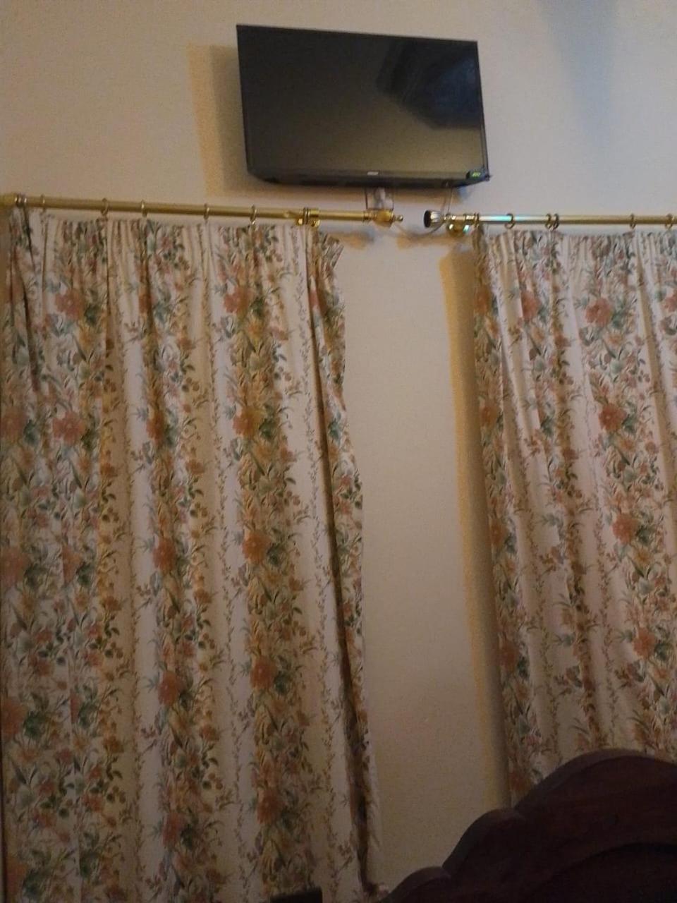 Double Room with Private Bathroom - Photo 9