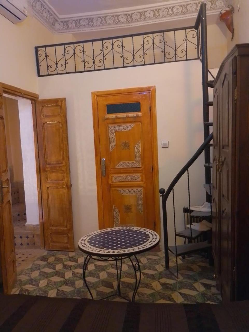 Double Room with Private Bathroom - Photo 16