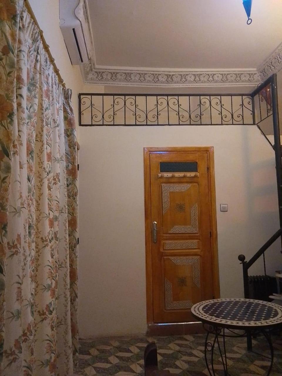 Double Room with Private Bathroom - Photo 10