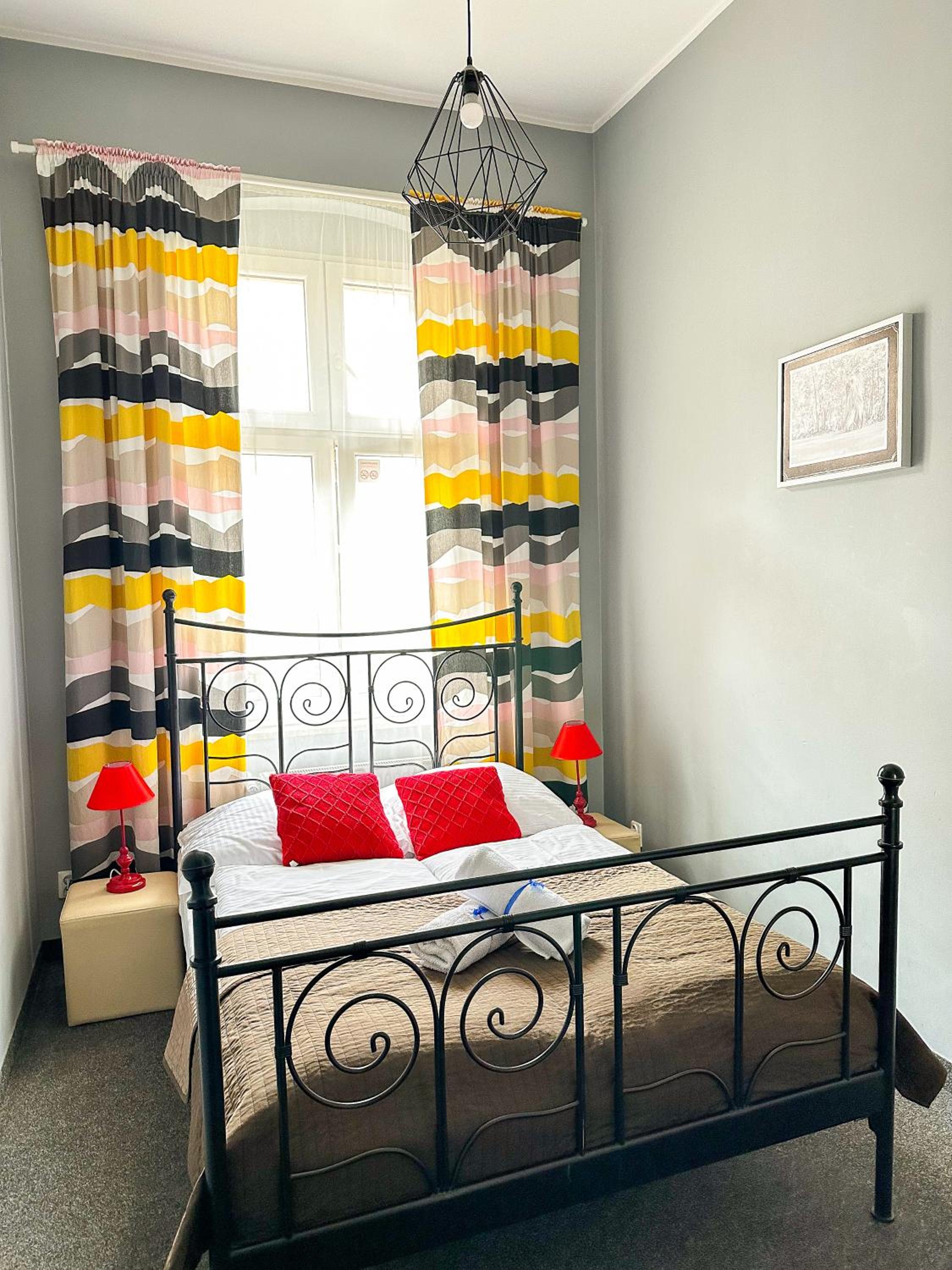 Double Room with Private Bathroom - Photo 7