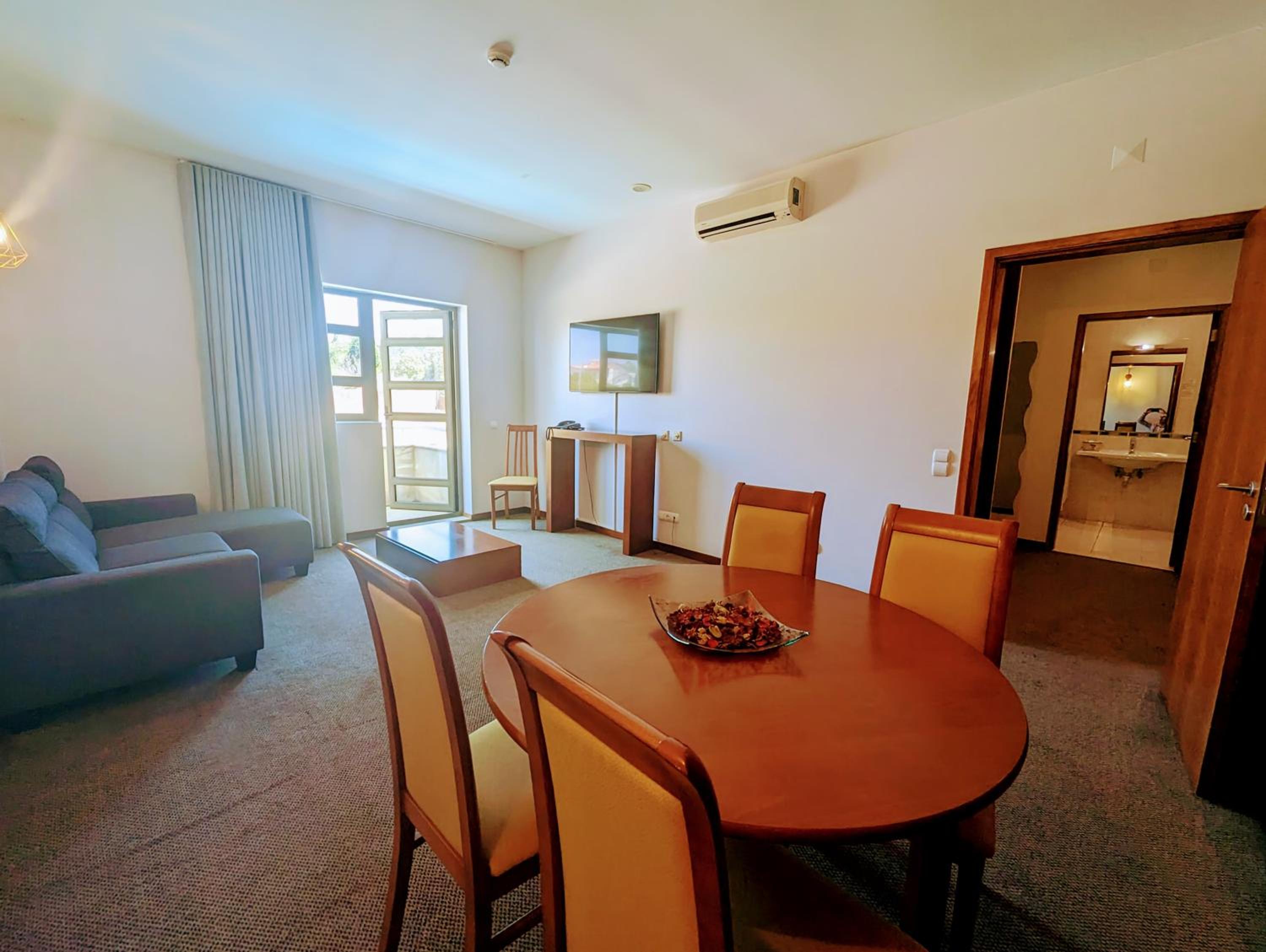 Family Suite (2 Adults + 2 Children) - Photo 11