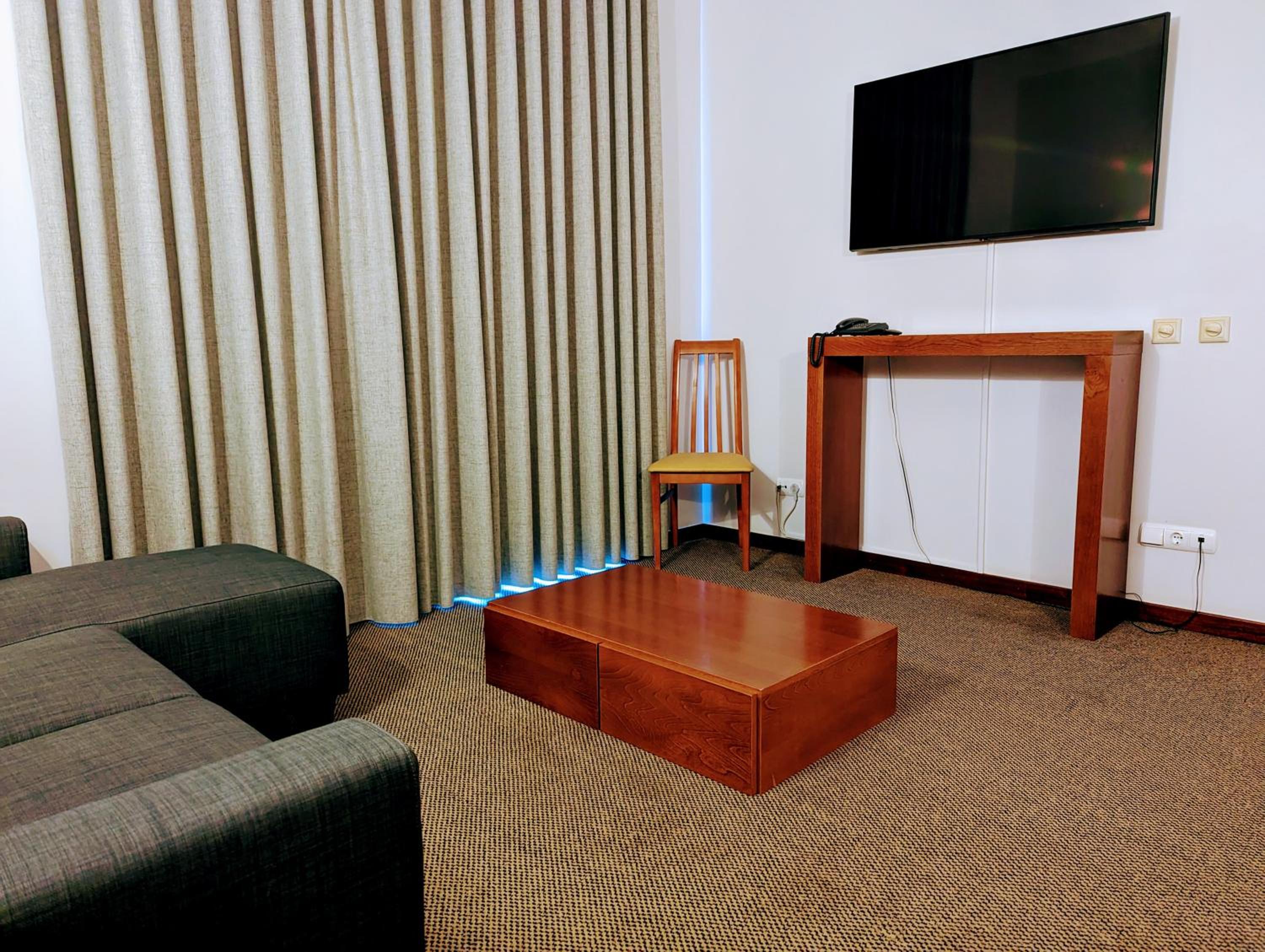 Family Suite (2 Adults + 2 Children) - Photo 9