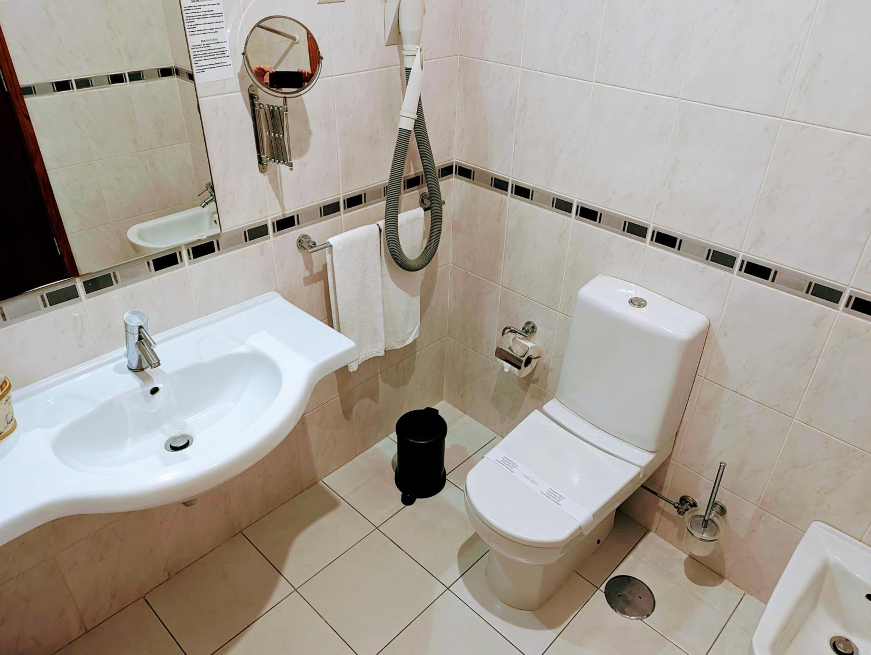 Family Suite (2 Adults + 2 Children) - Photo 7