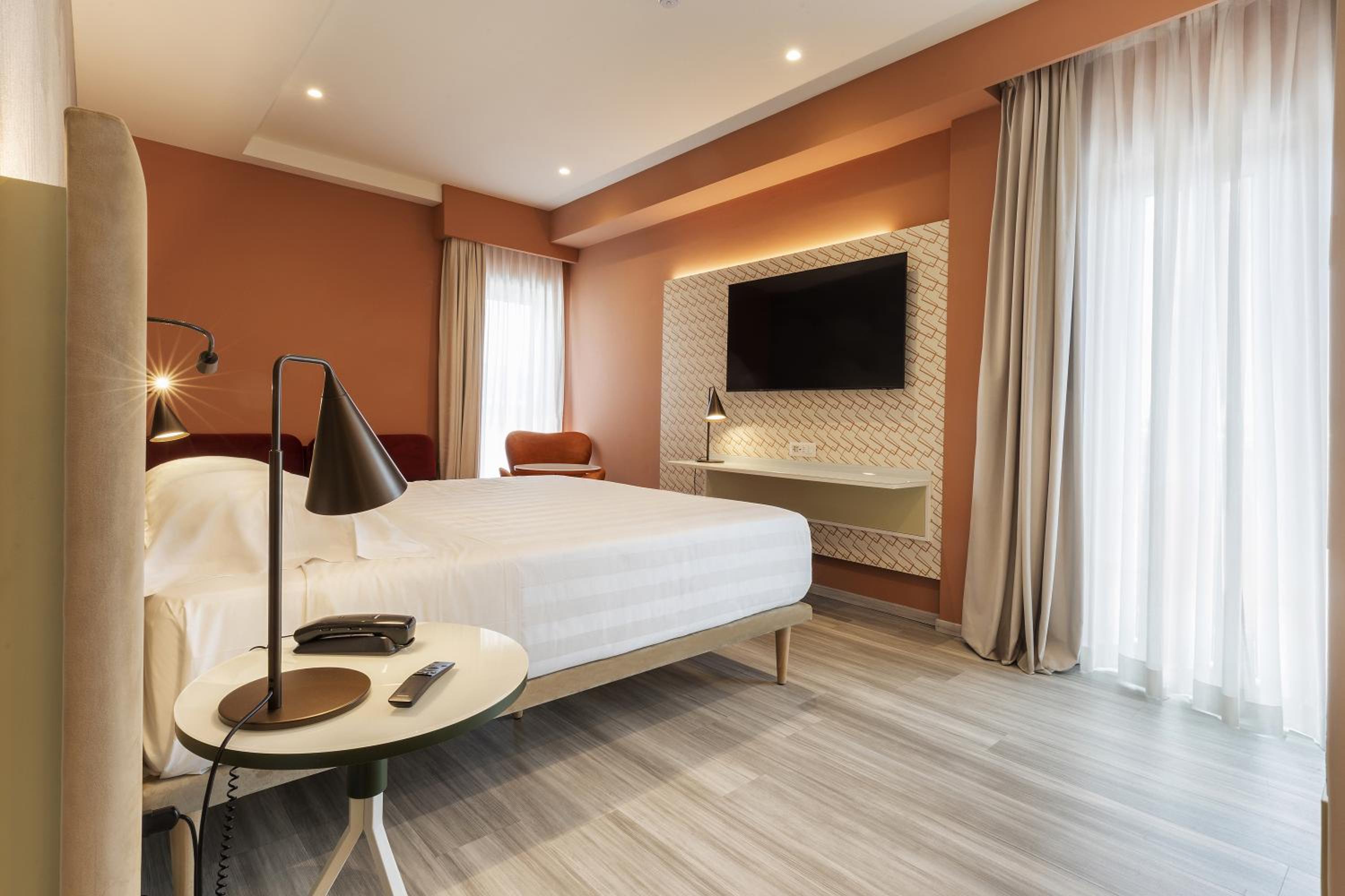 Deluxe Double or Twin Room thumbnail 5