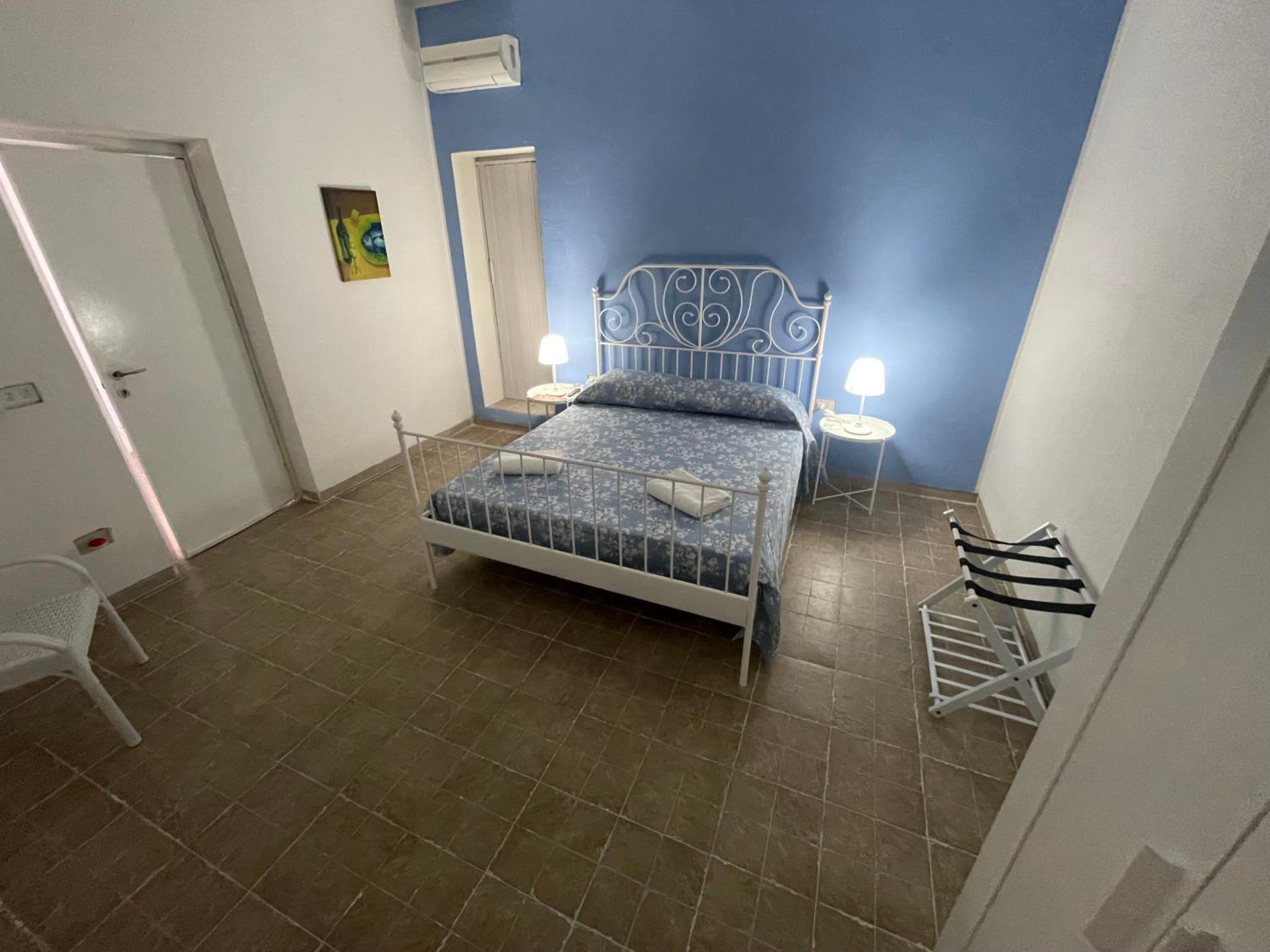 Deluxe Double Room with Shower photo 3