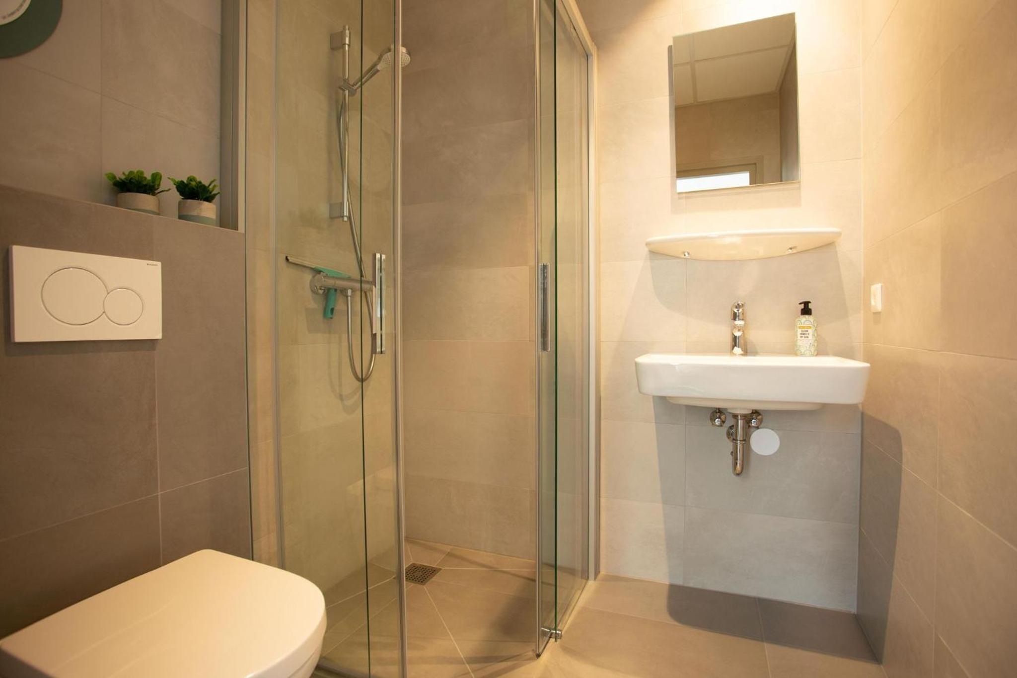 Quadruple Room with Private Bathroom photo 2