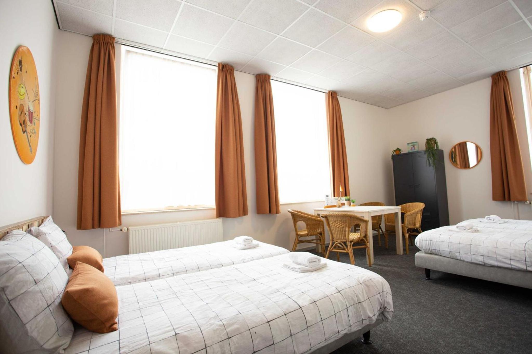 Quadruple Room with Private Bathroom photo 3