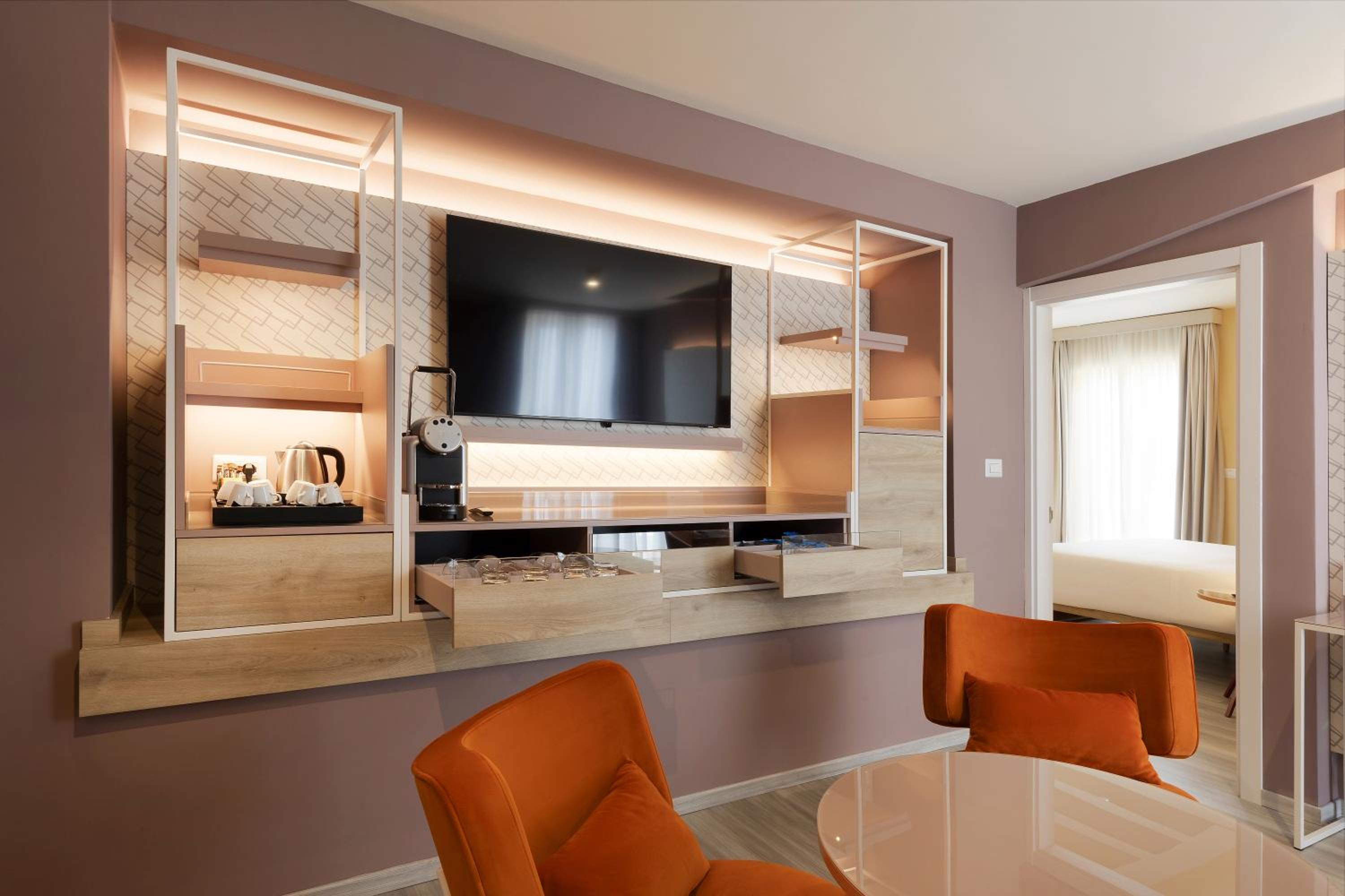 Suite - Photo 3