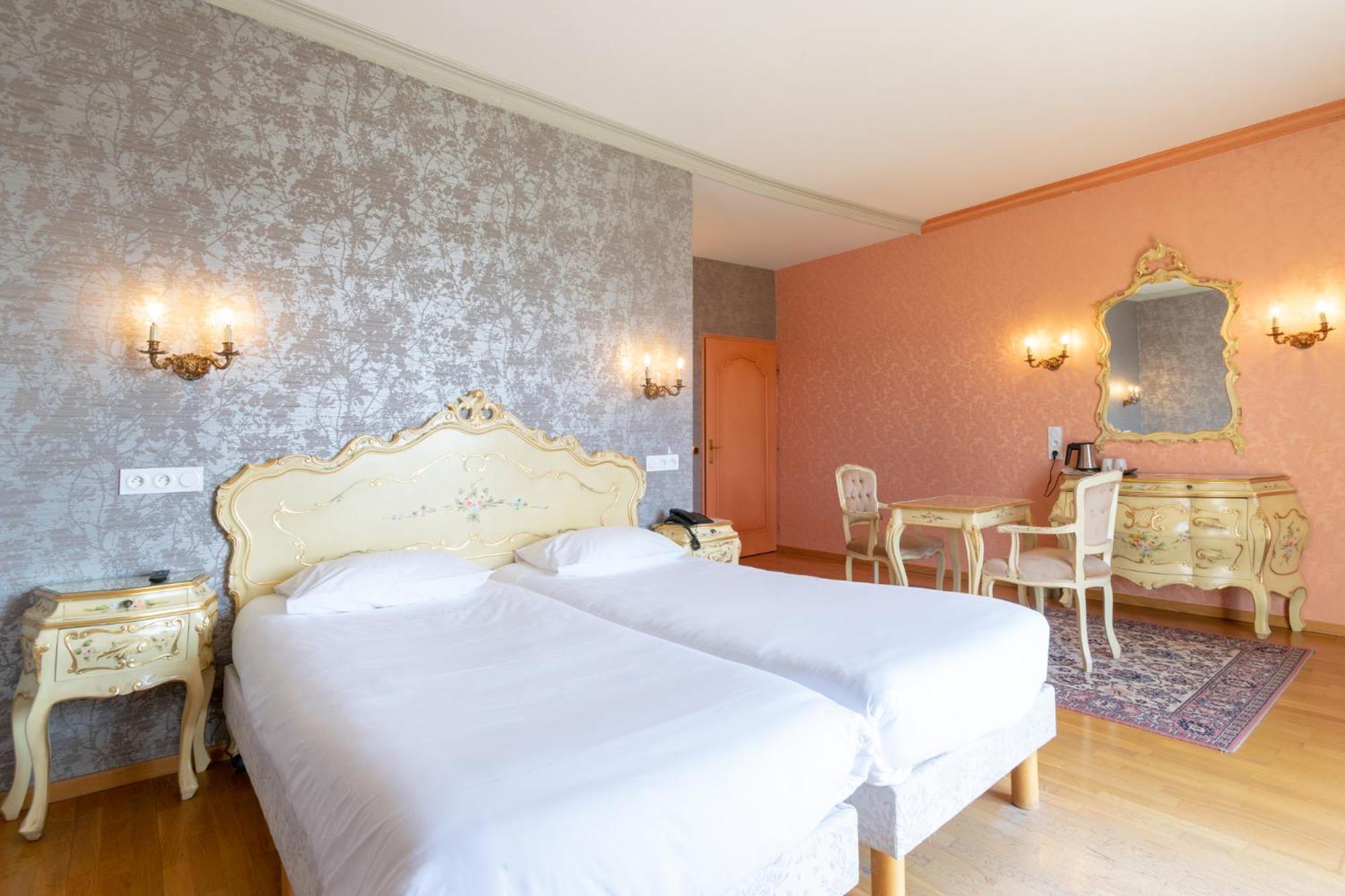 Superior Twin Room with Balcony photo 3
