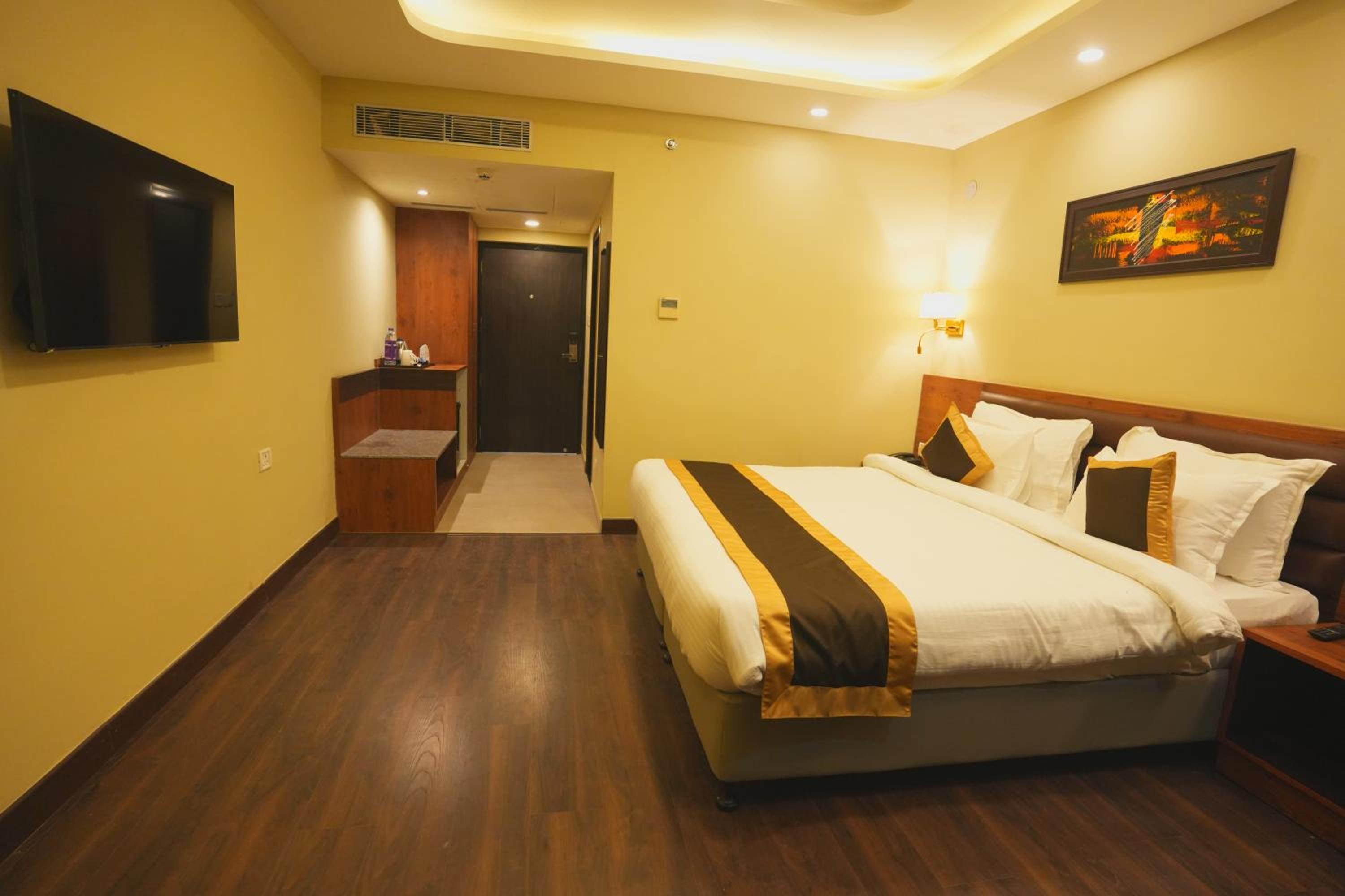 Deluxe Room - Photo 3