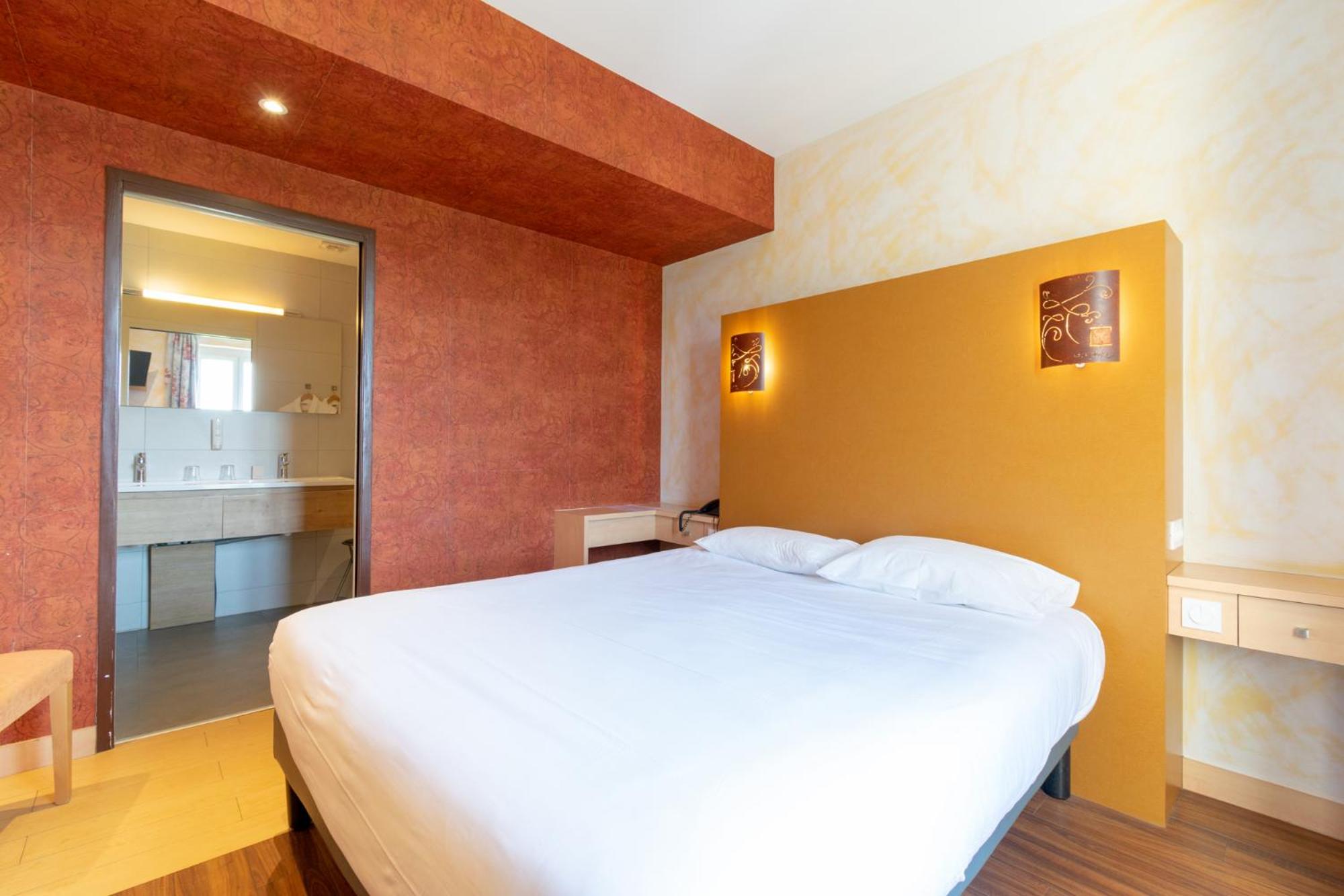 Suite with Spa Bath photo 1