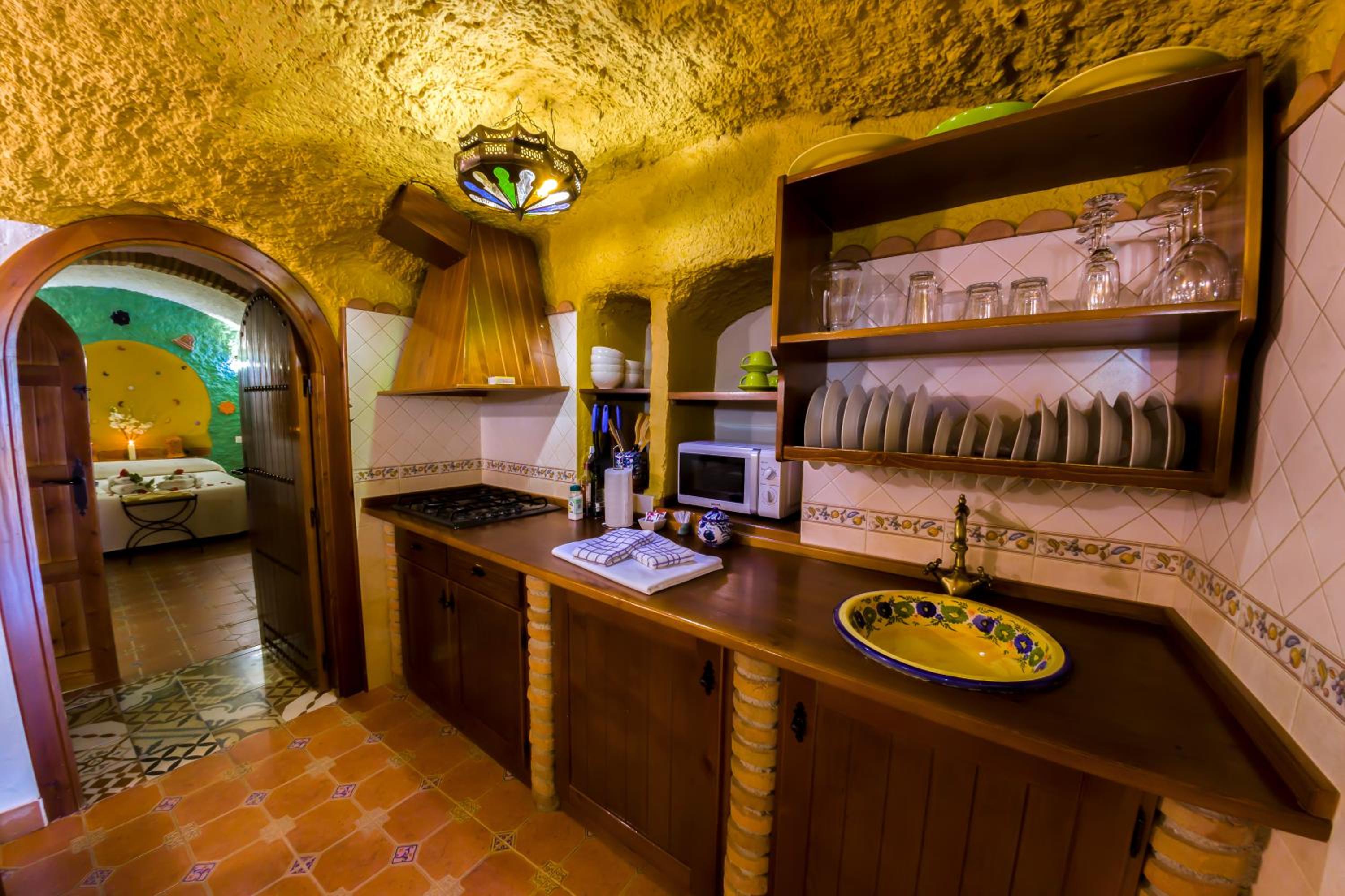 Three-Bedroom Cave with Hot Tub photo 2