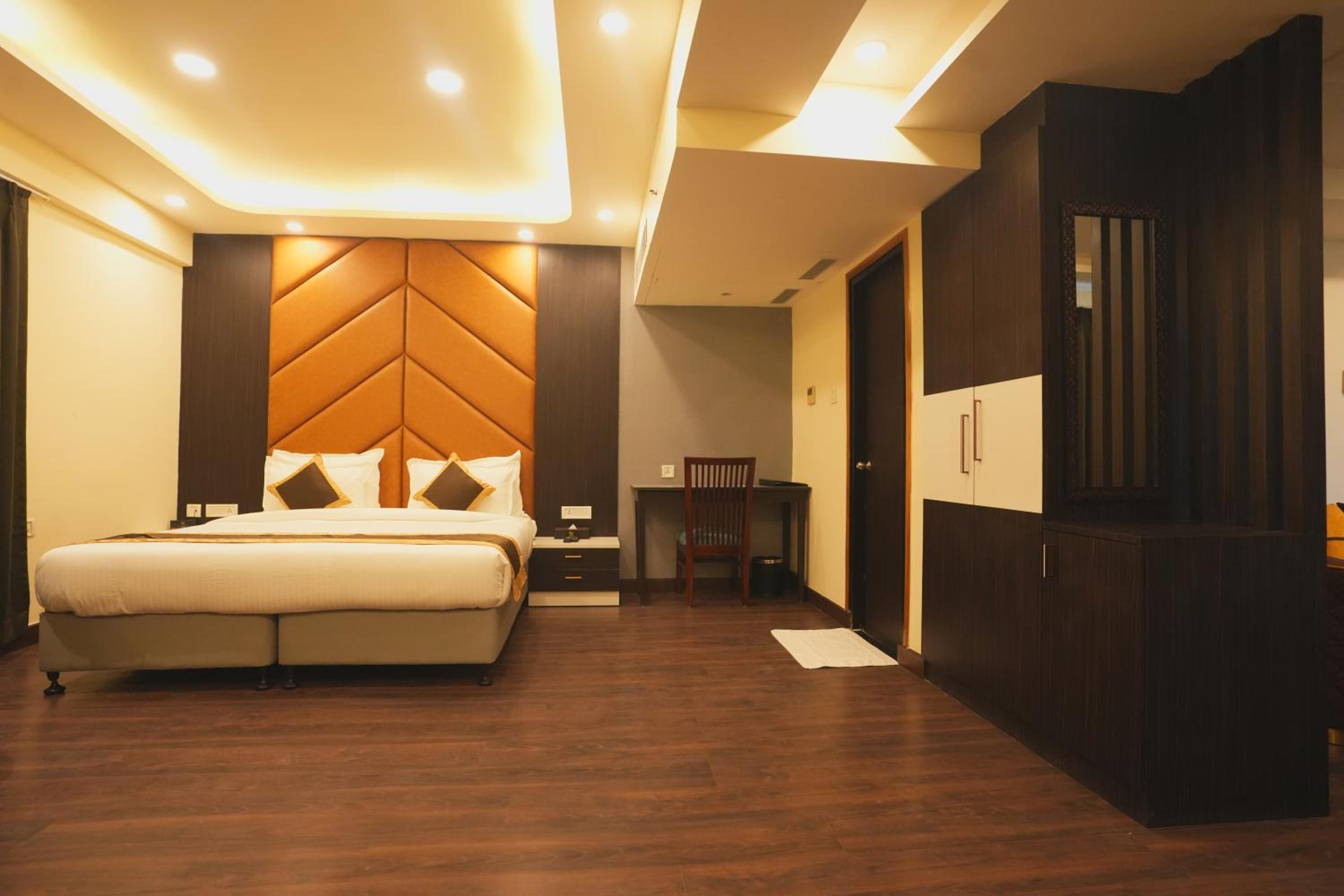Suite - Photo 7