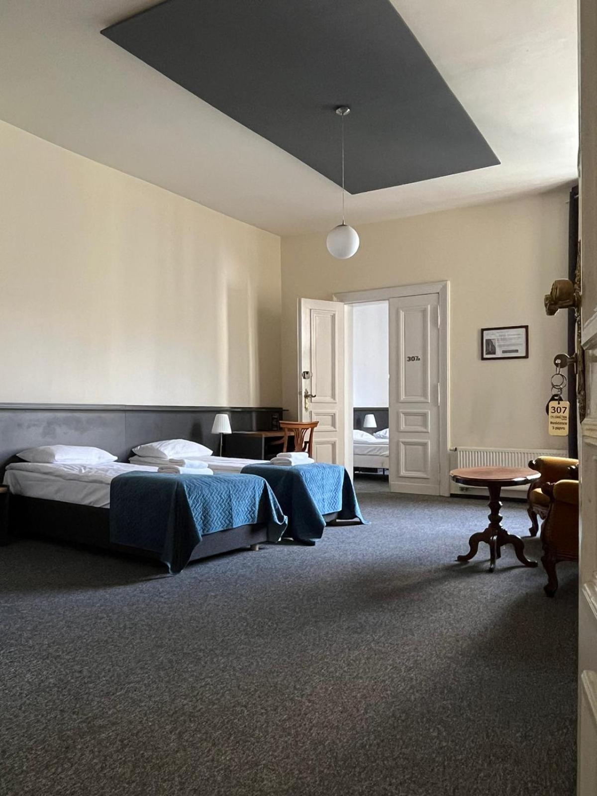 One-Bedroom Apartment - Photo 1