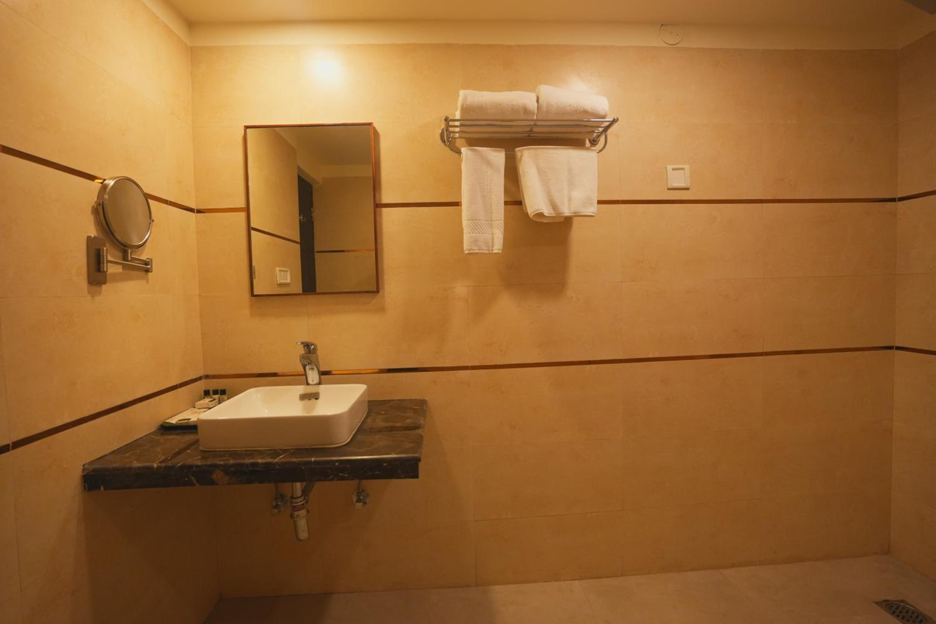 Suite - Photo 2