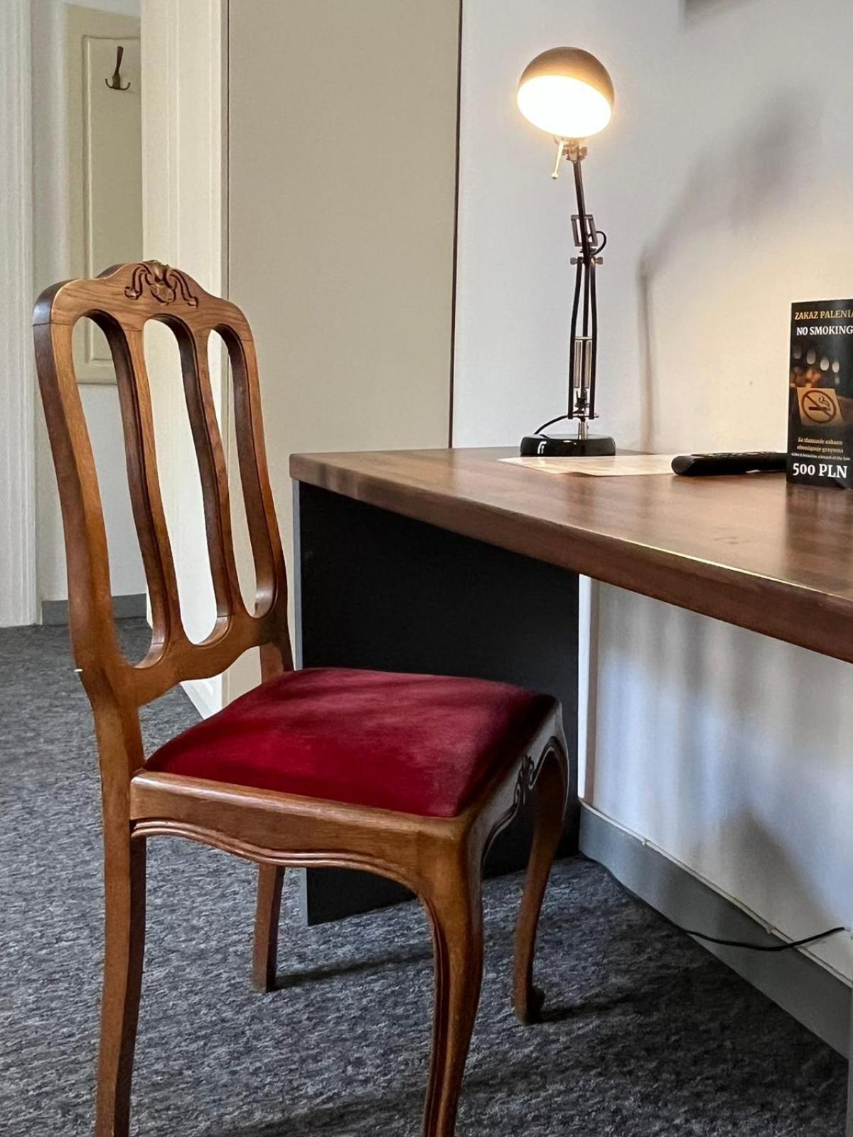 One-Bedroom Apartment - Photo 3