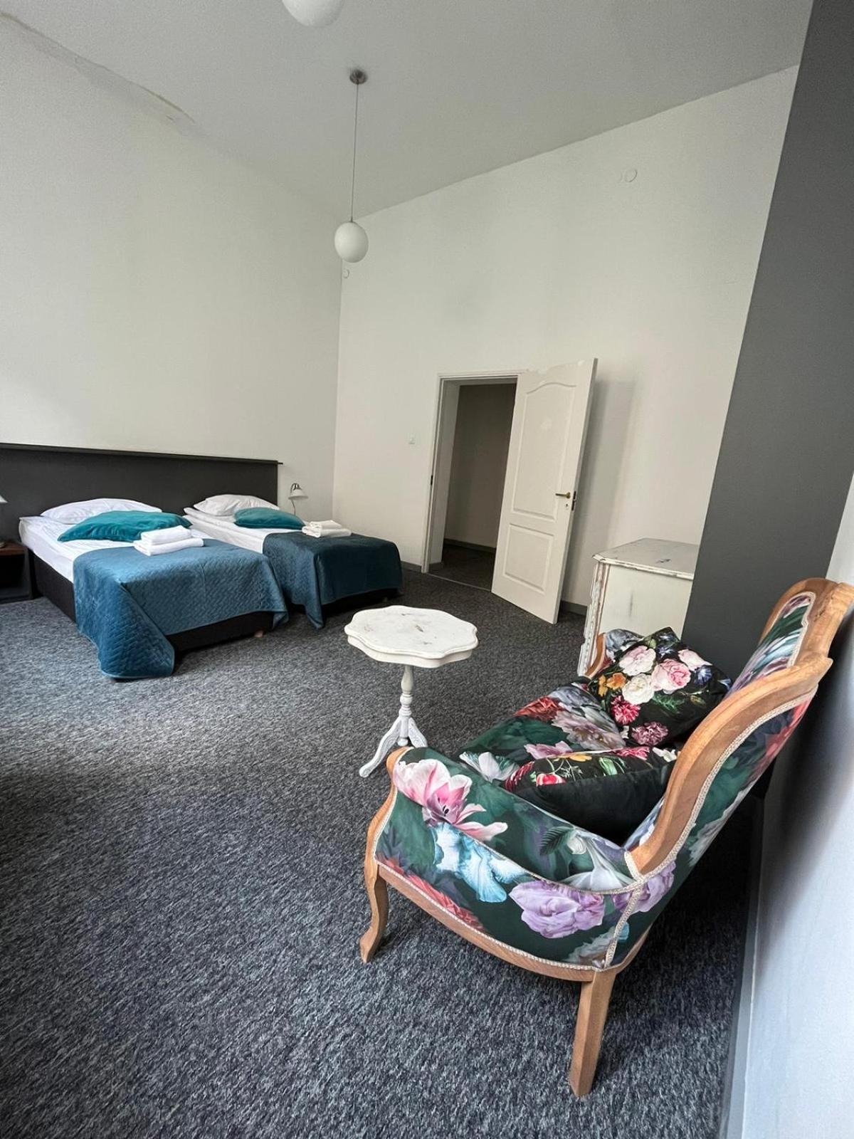 One-Bedroom Apartment - Photo 8