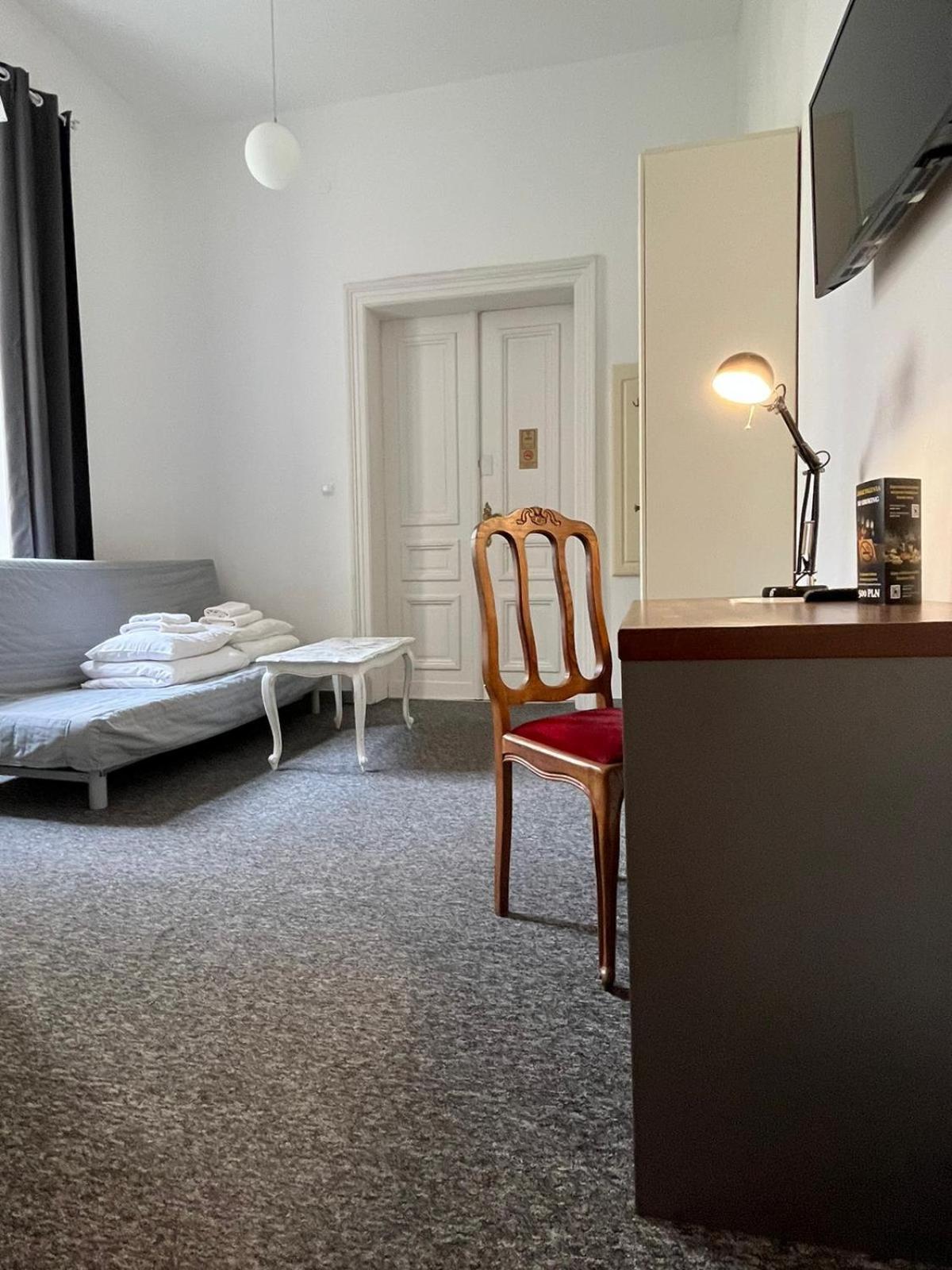 One-Bedroom Apartment - Photo 16