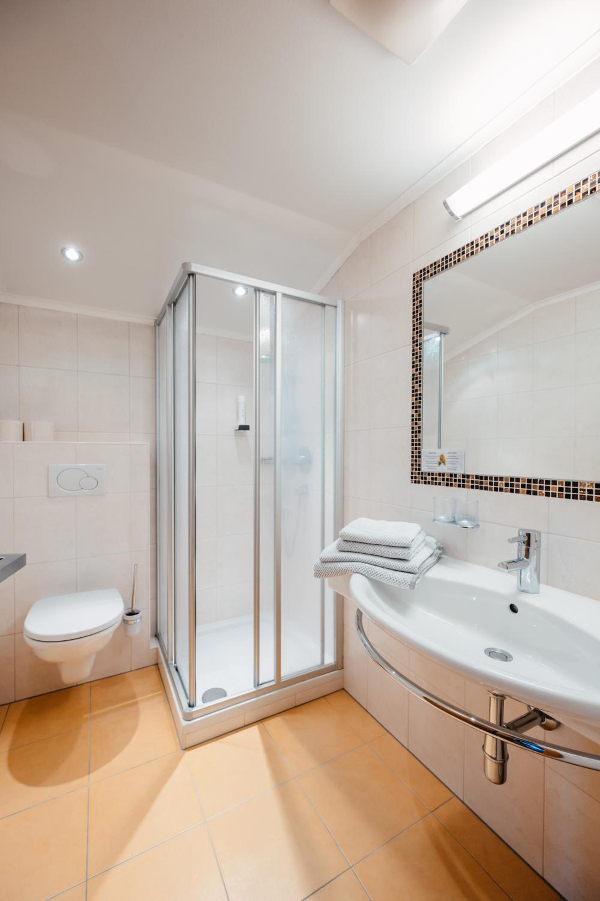 Triple Room with Balcony - Photo 9