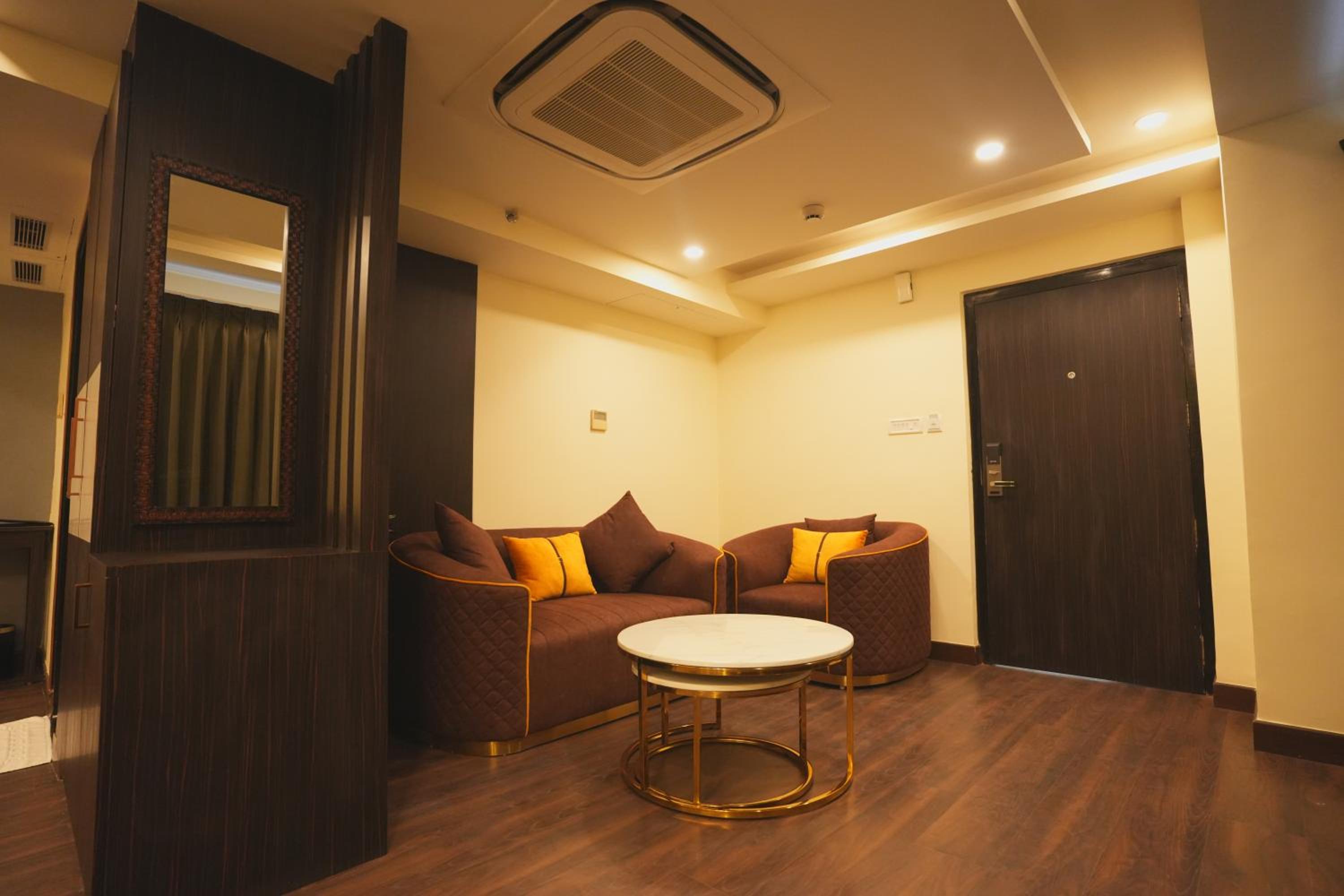 Suite - Photo 5