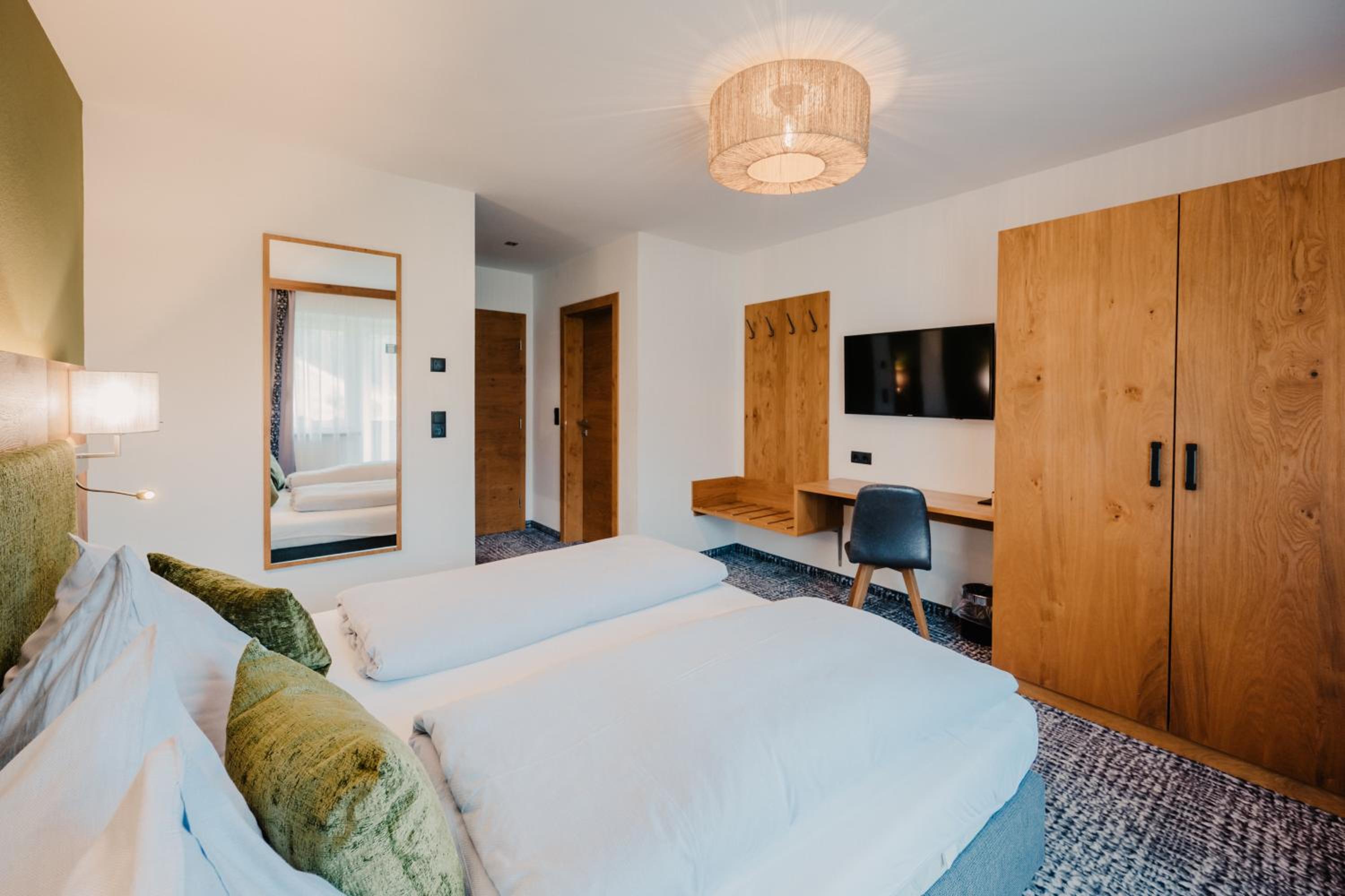 Double Room with Balcony - Photo 7