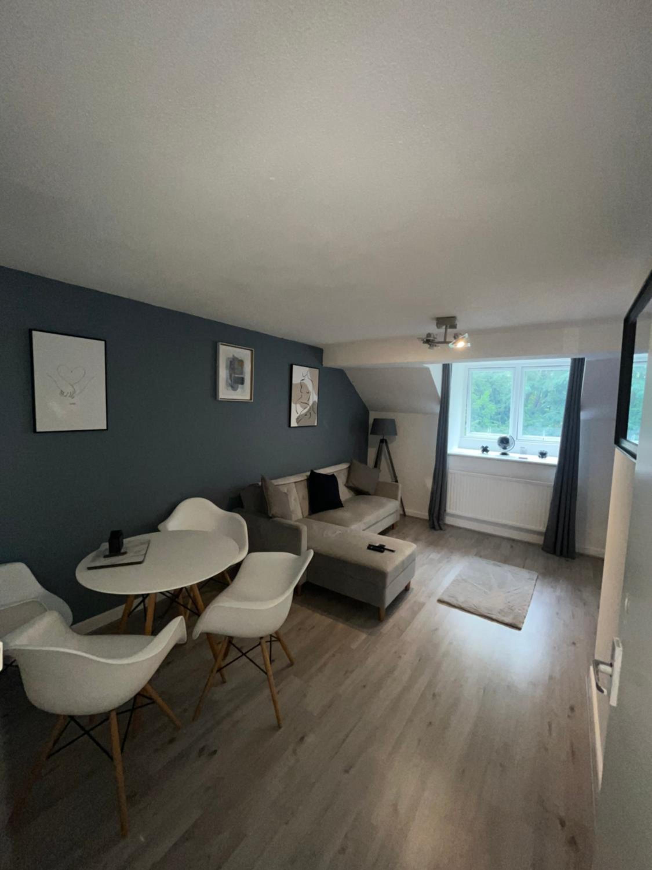 One-Bedroom Apartment photo 1
