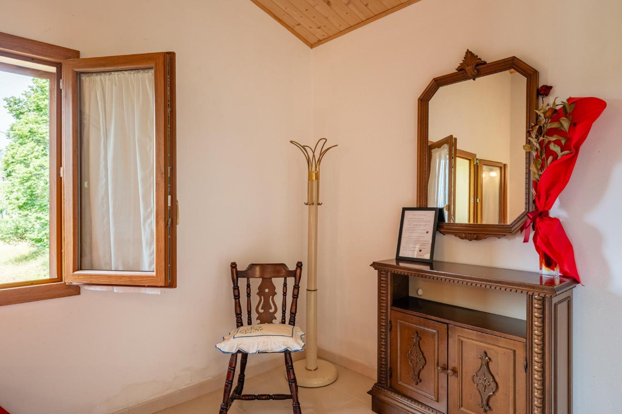 Two-Bedroom House - Photo 2