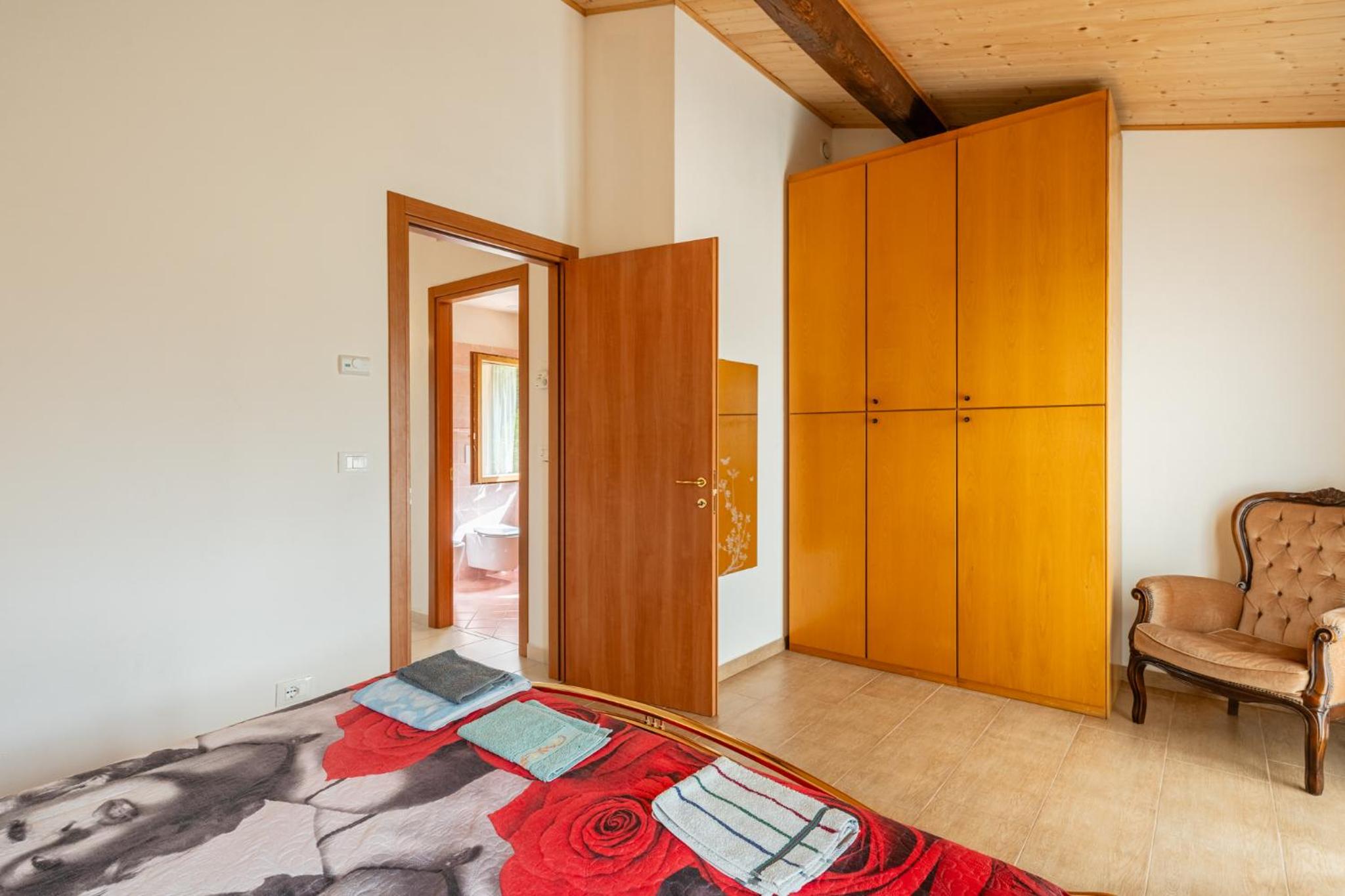 Two-Bedroom House - Photo 13
