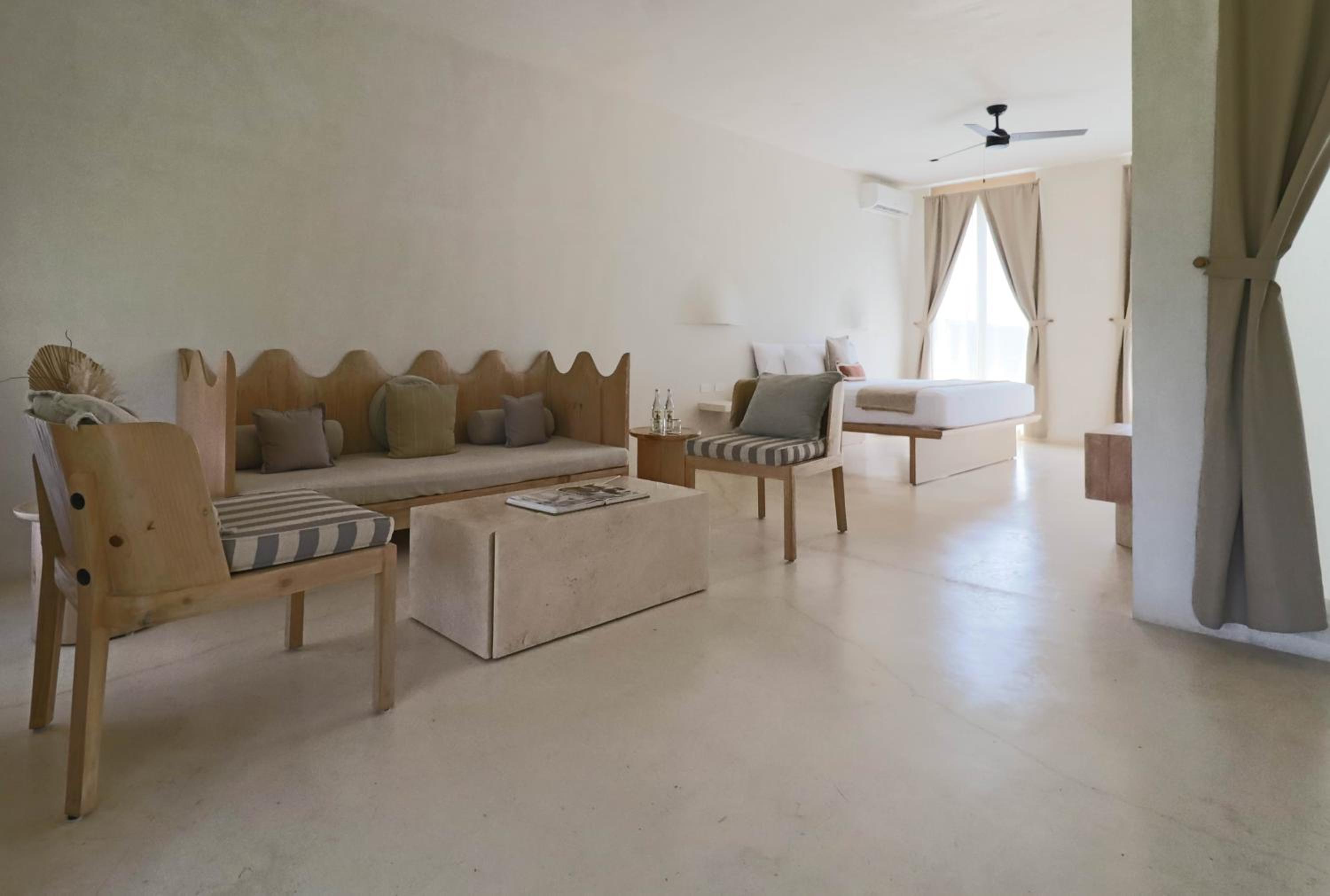 Suite - Photo 12