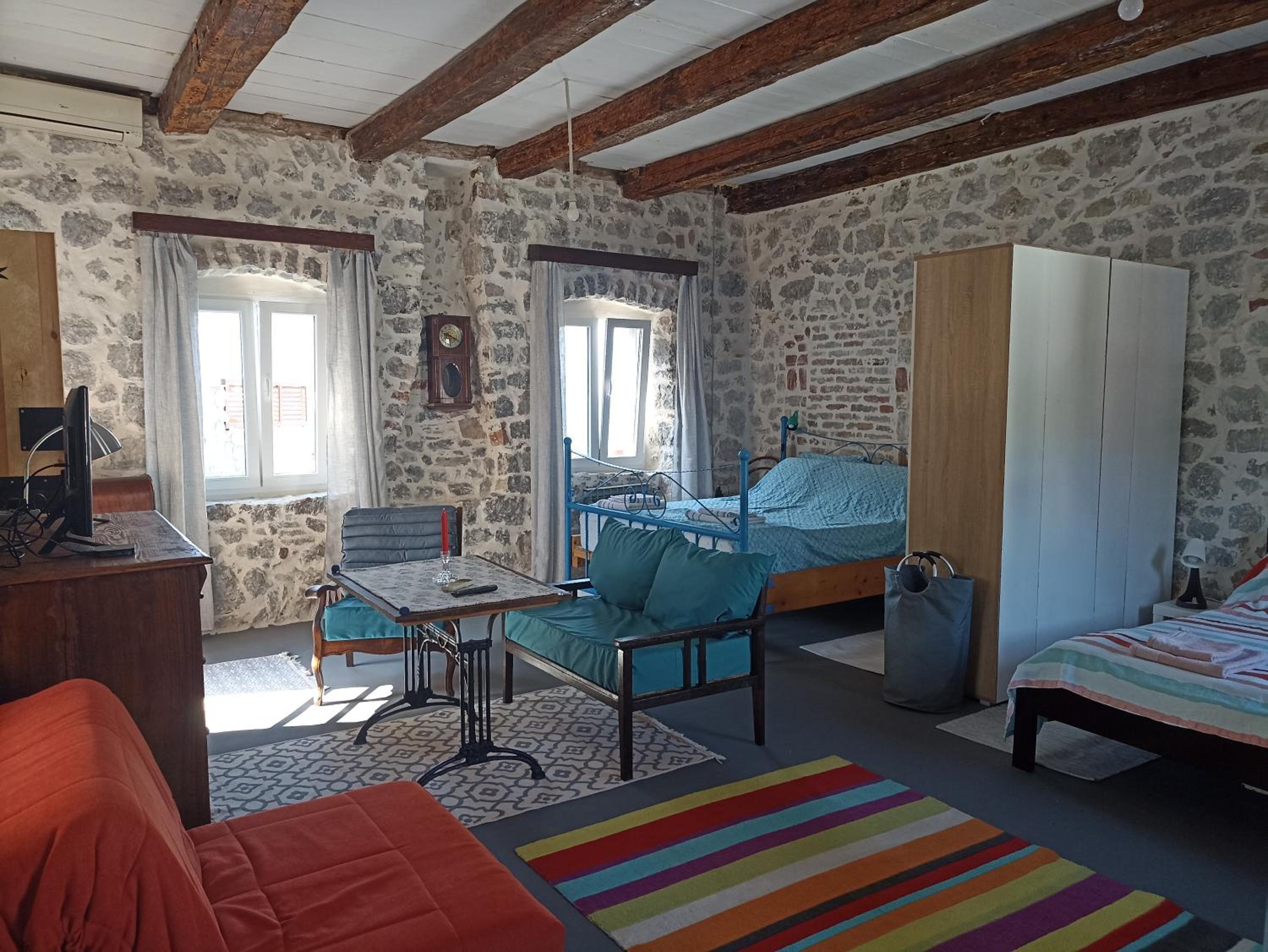One-Bedroom House photo 1