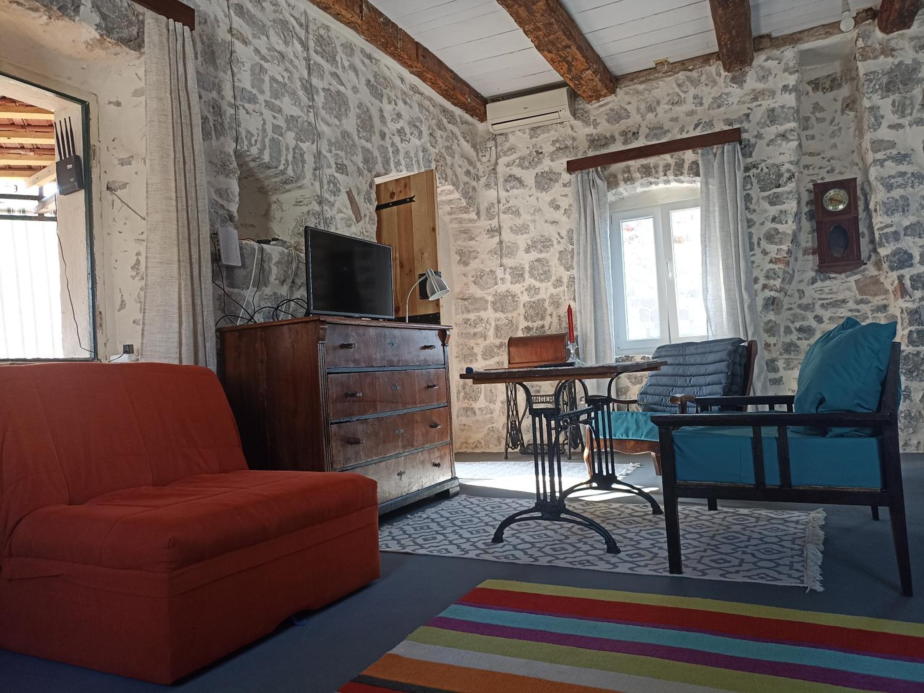 One-Bedroom House photo 2