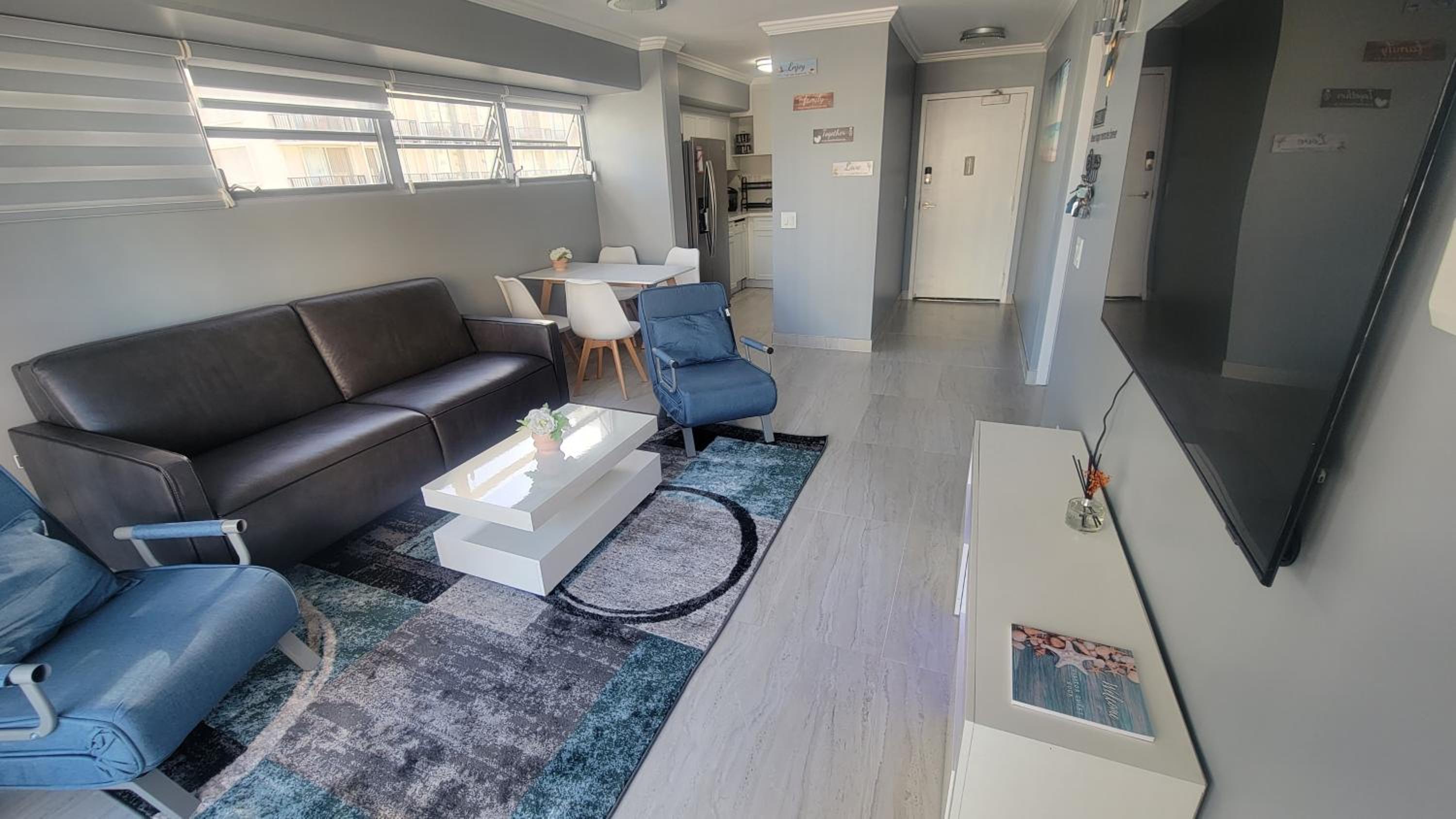 Waikiki Condo 2 Bedrooms 2 Bathrooms with 1 free parking space: Two-Bedroom Apartment photo