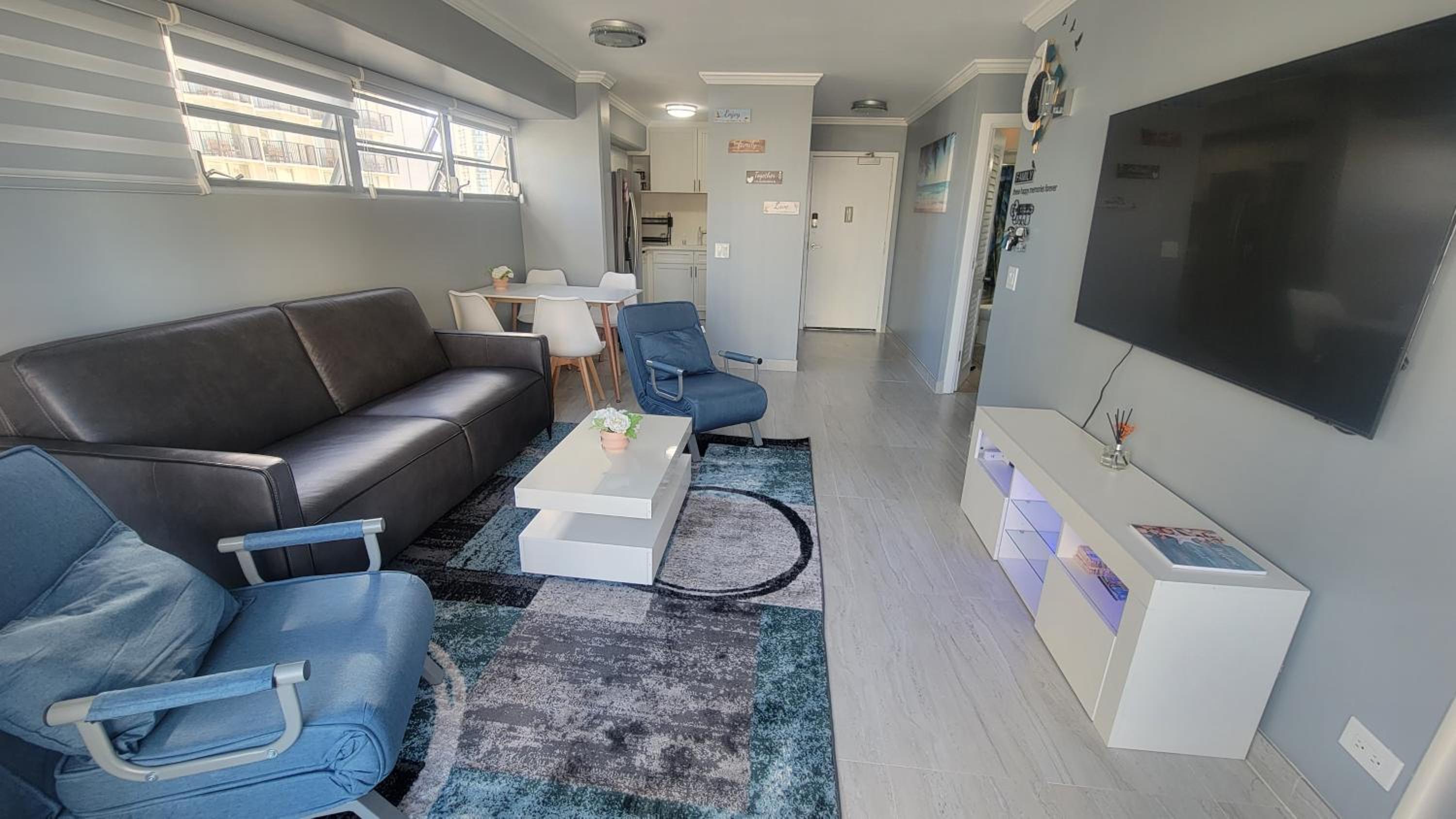 Waikiki Condo 2 Bedrooms 2 Bathrooms with 1 free parking space: Two-Bedroom Apartment photo