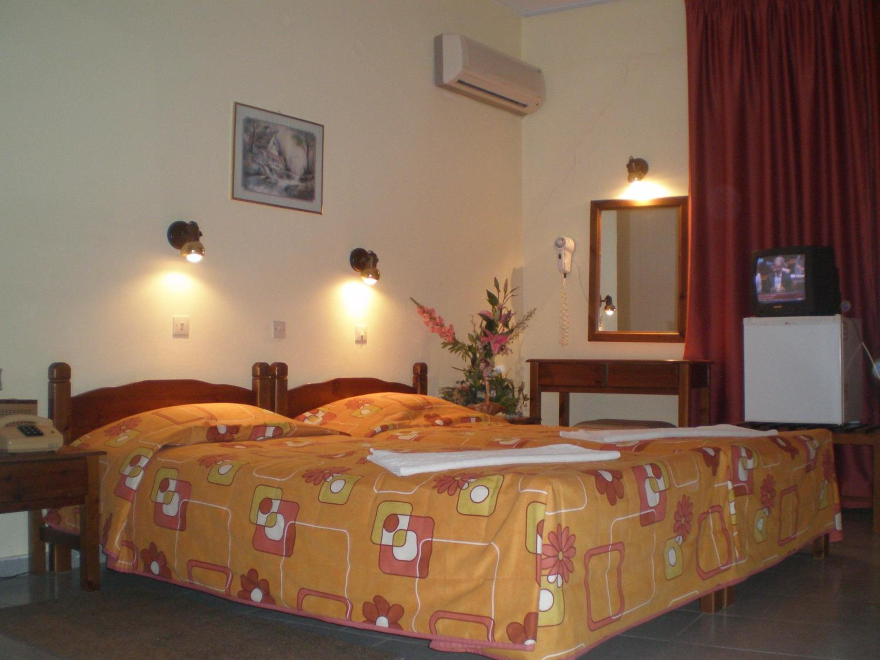 Twin Room with Balcony - Photo 1