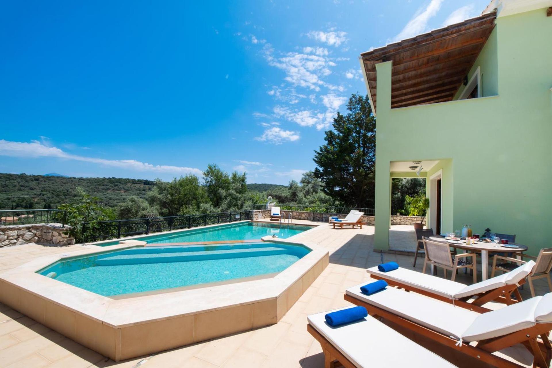 Three-Bedroom Villa photo 3