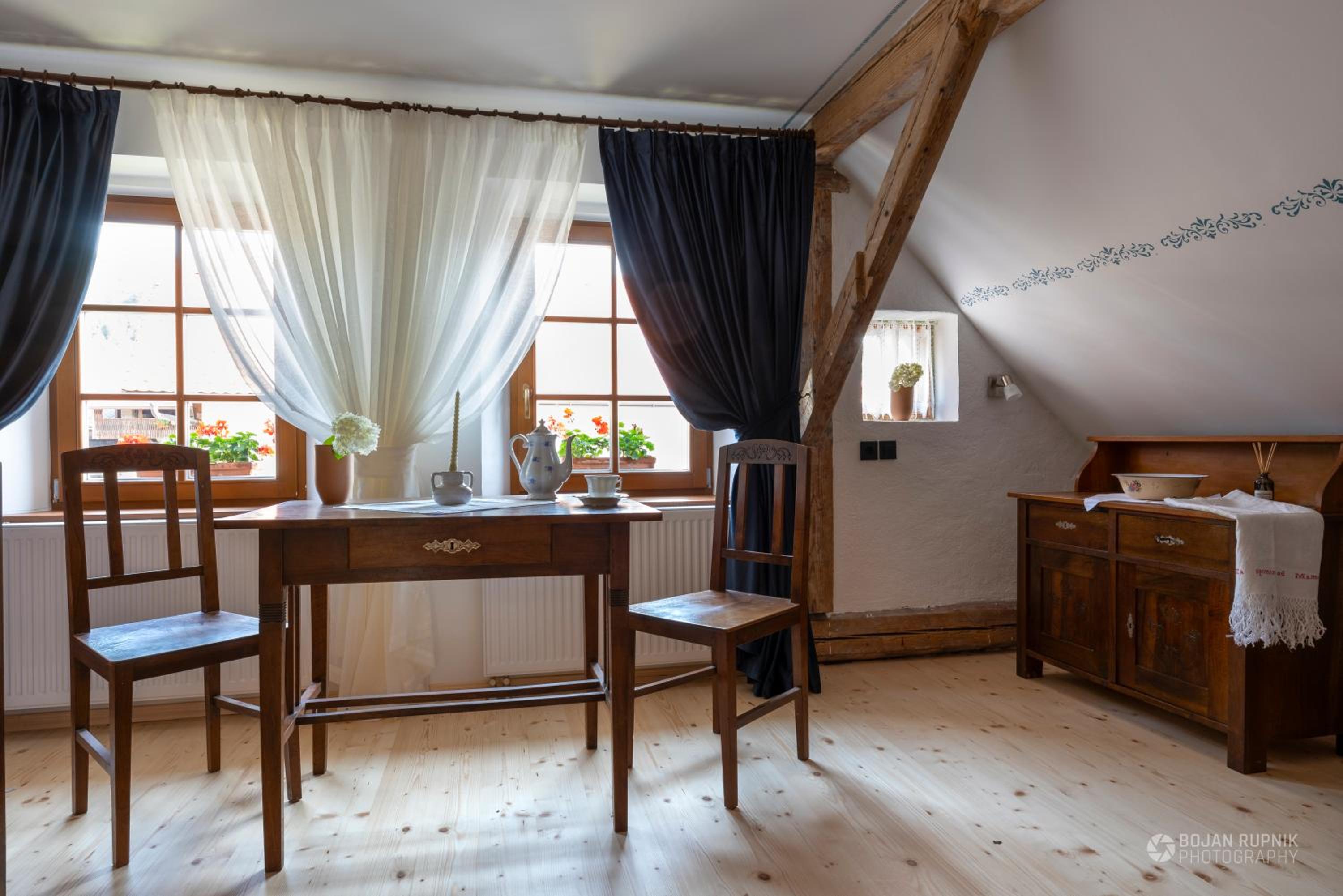 Three Bedroom Country House - Photo 9