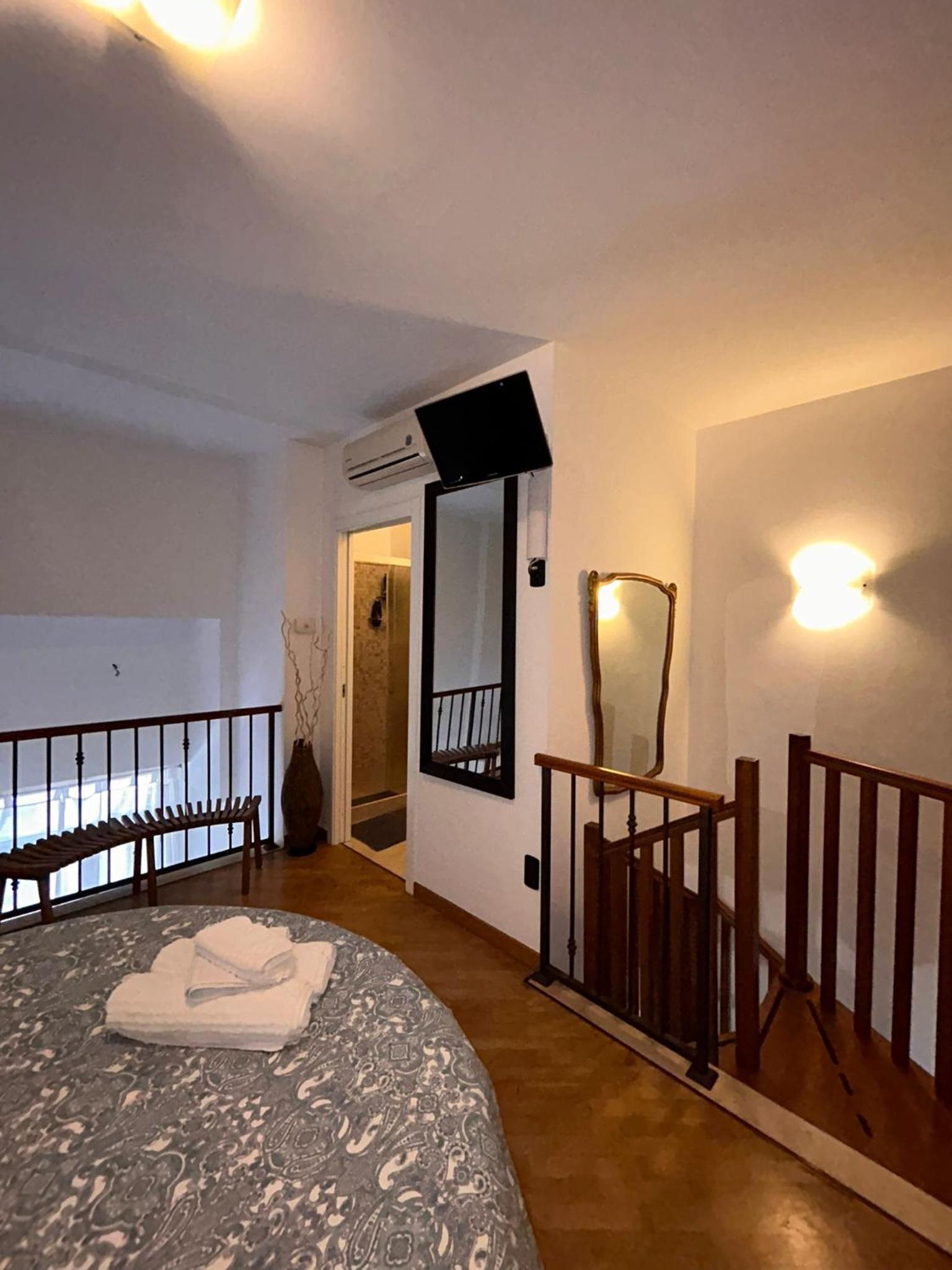One-Bedroom Apartment - Photo 1