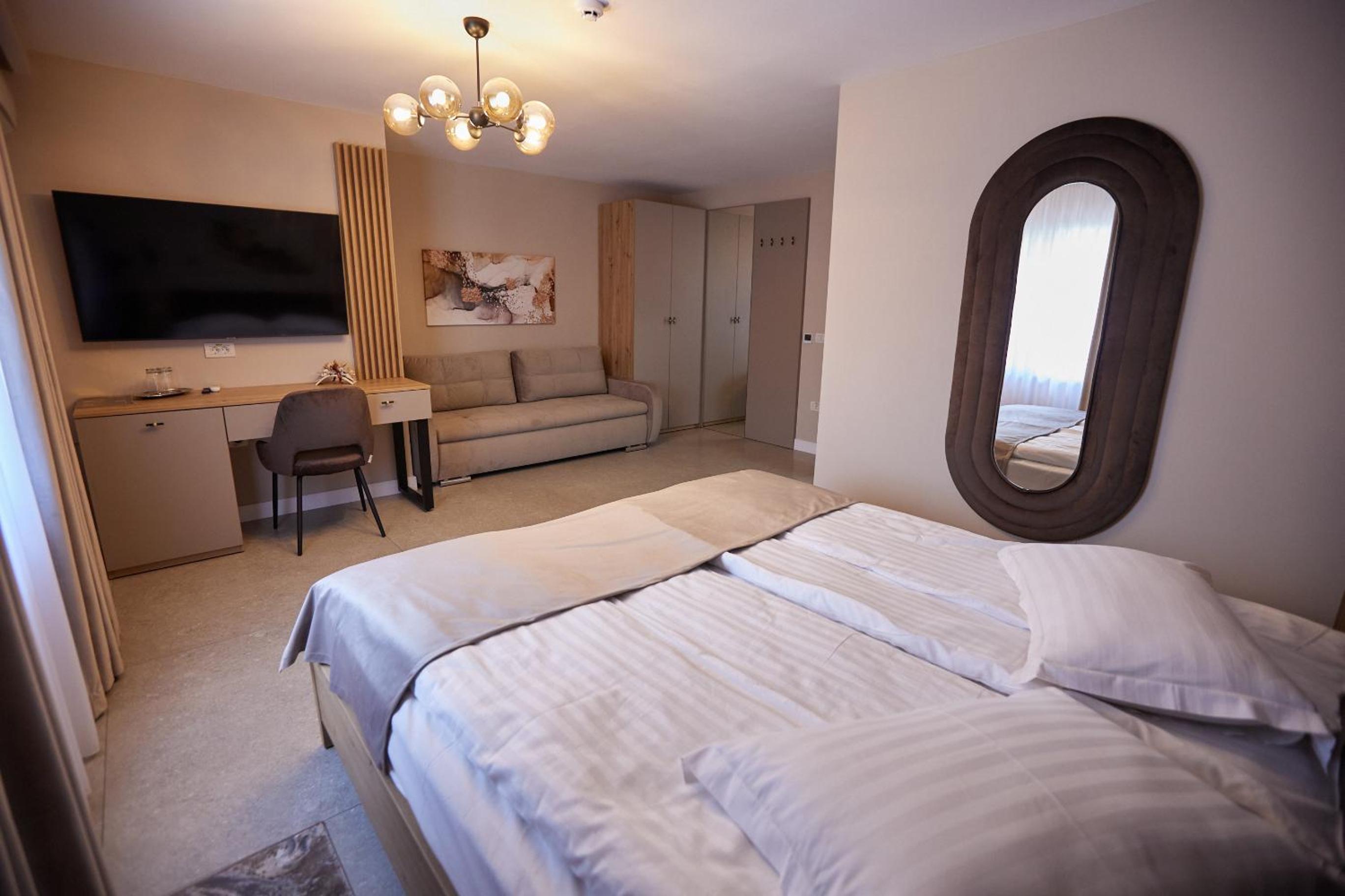 Deluxe Room (2 Adults + 1 Child) photo 3
