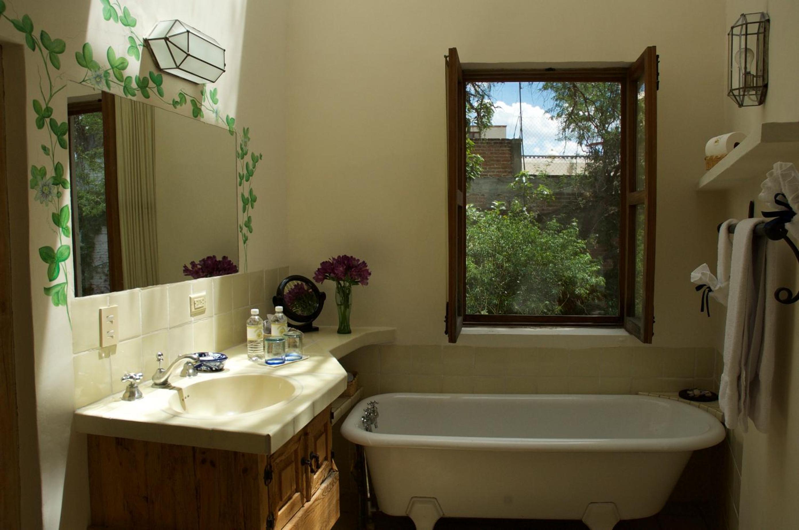 Deluxe Double Room with Bath photo 3